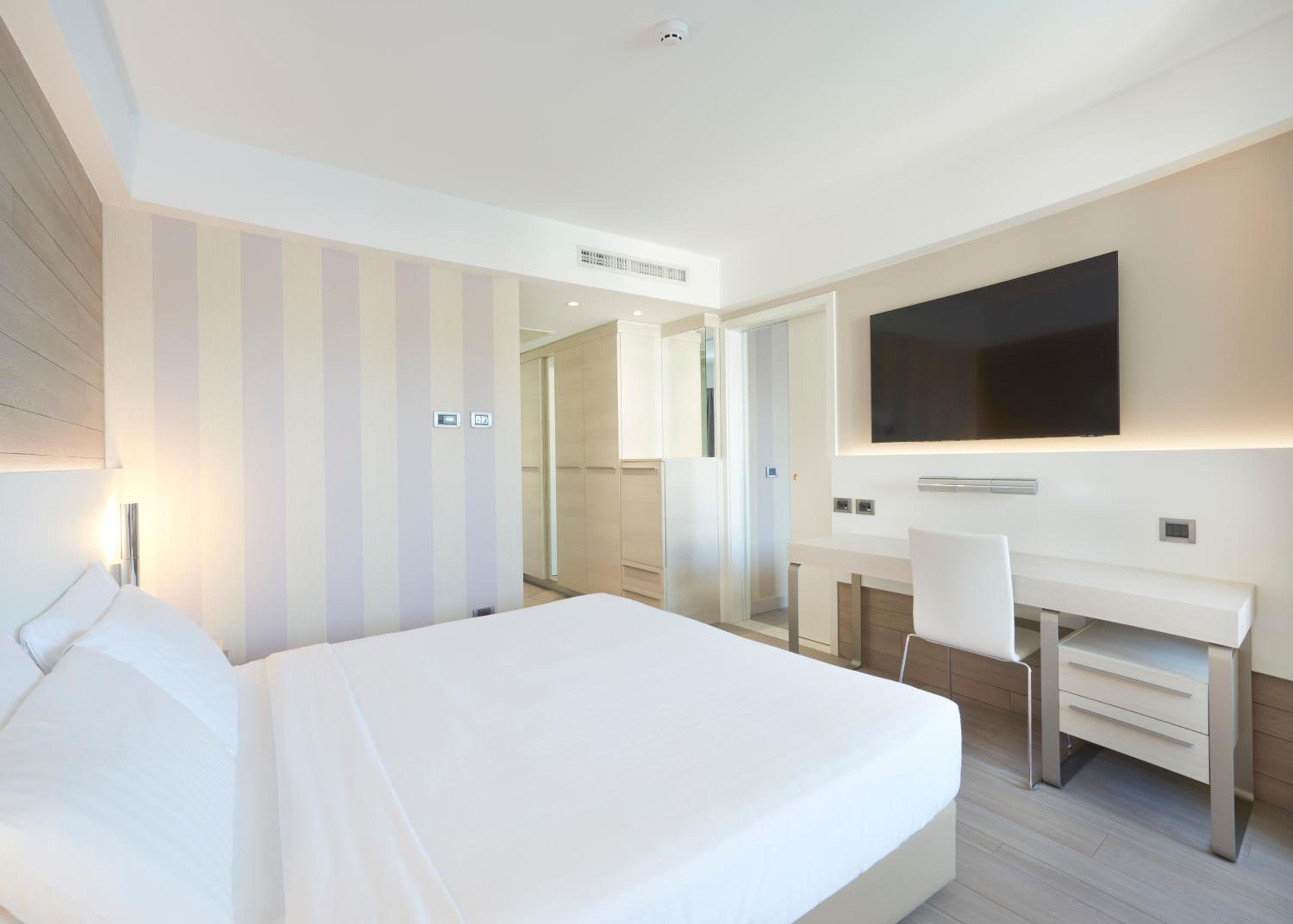 Family Suite With Side Sea View photo 1