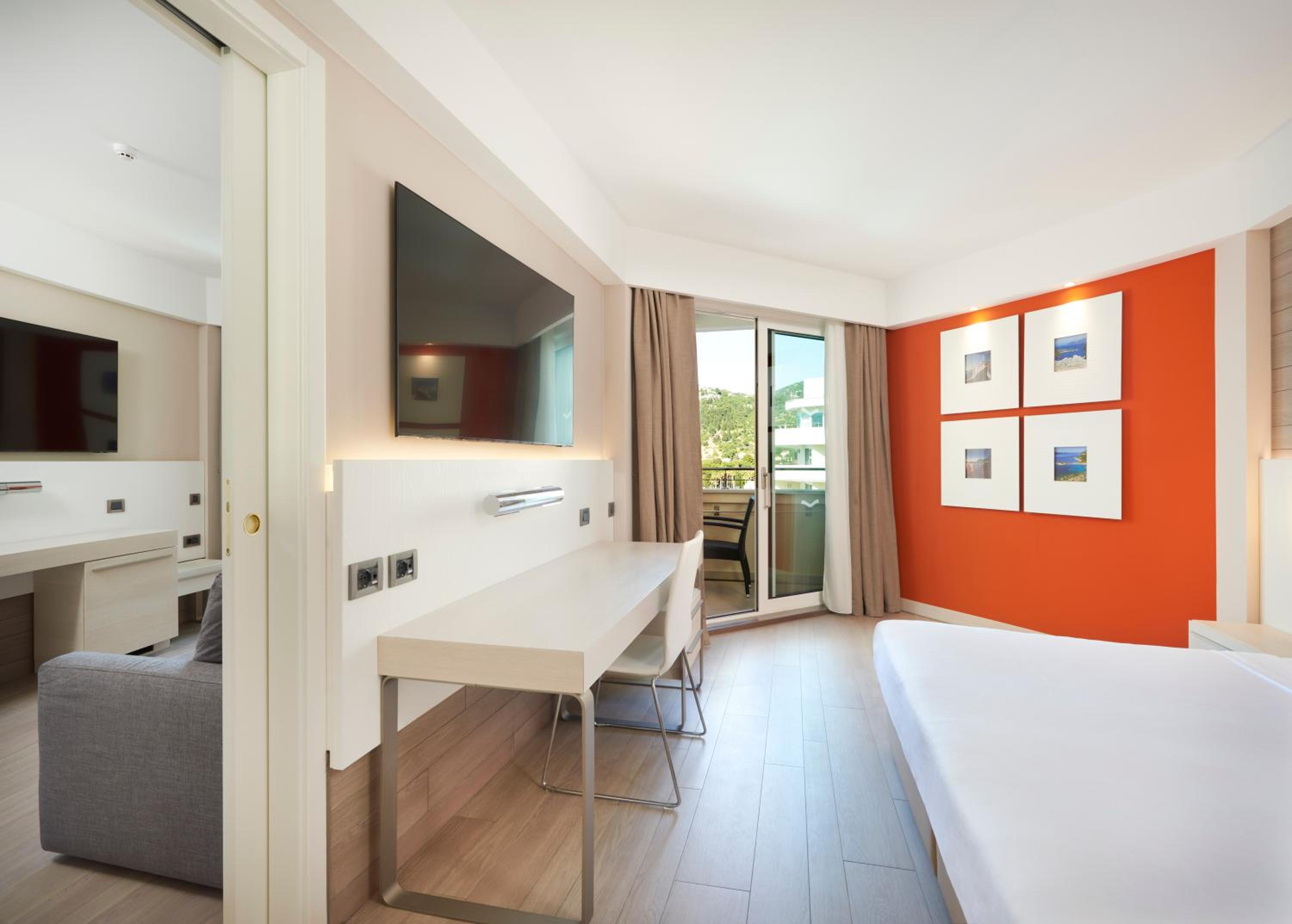 Family Suite With Side Sea View photo 3