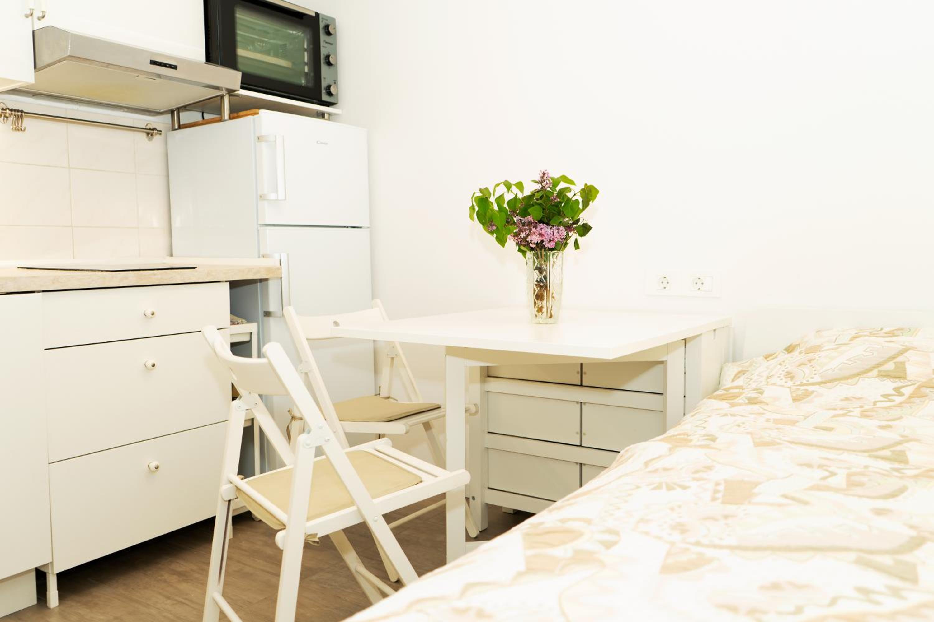 Studio Apartment - Photo 8