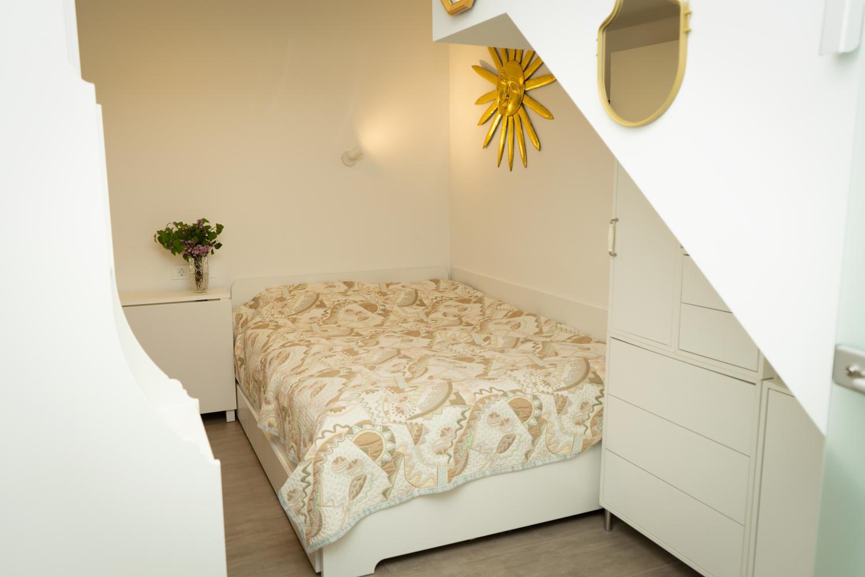 Studio Apartment - Photo 3
