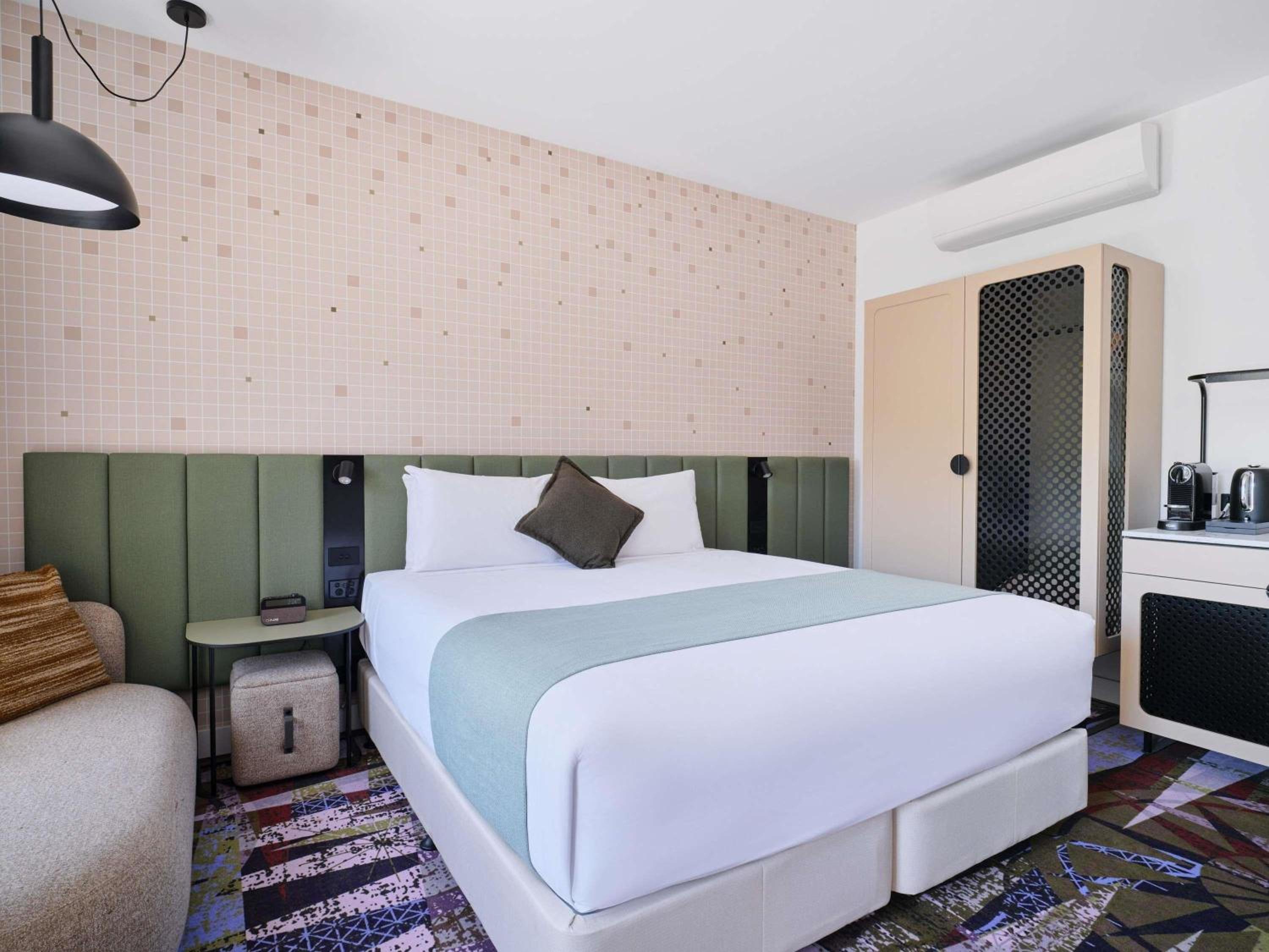 Standard King Room photo 3