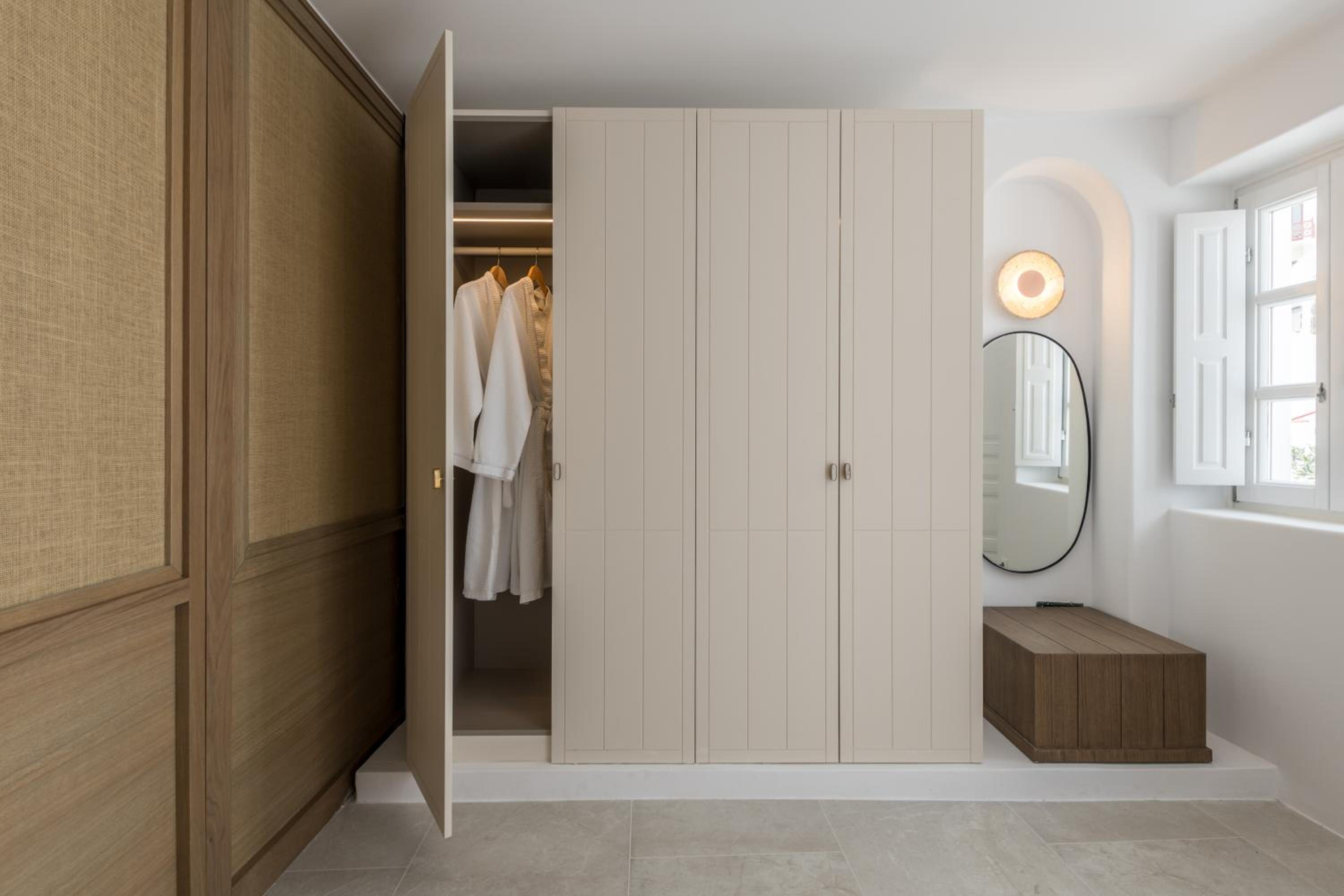 Executive Suite - Photo 6