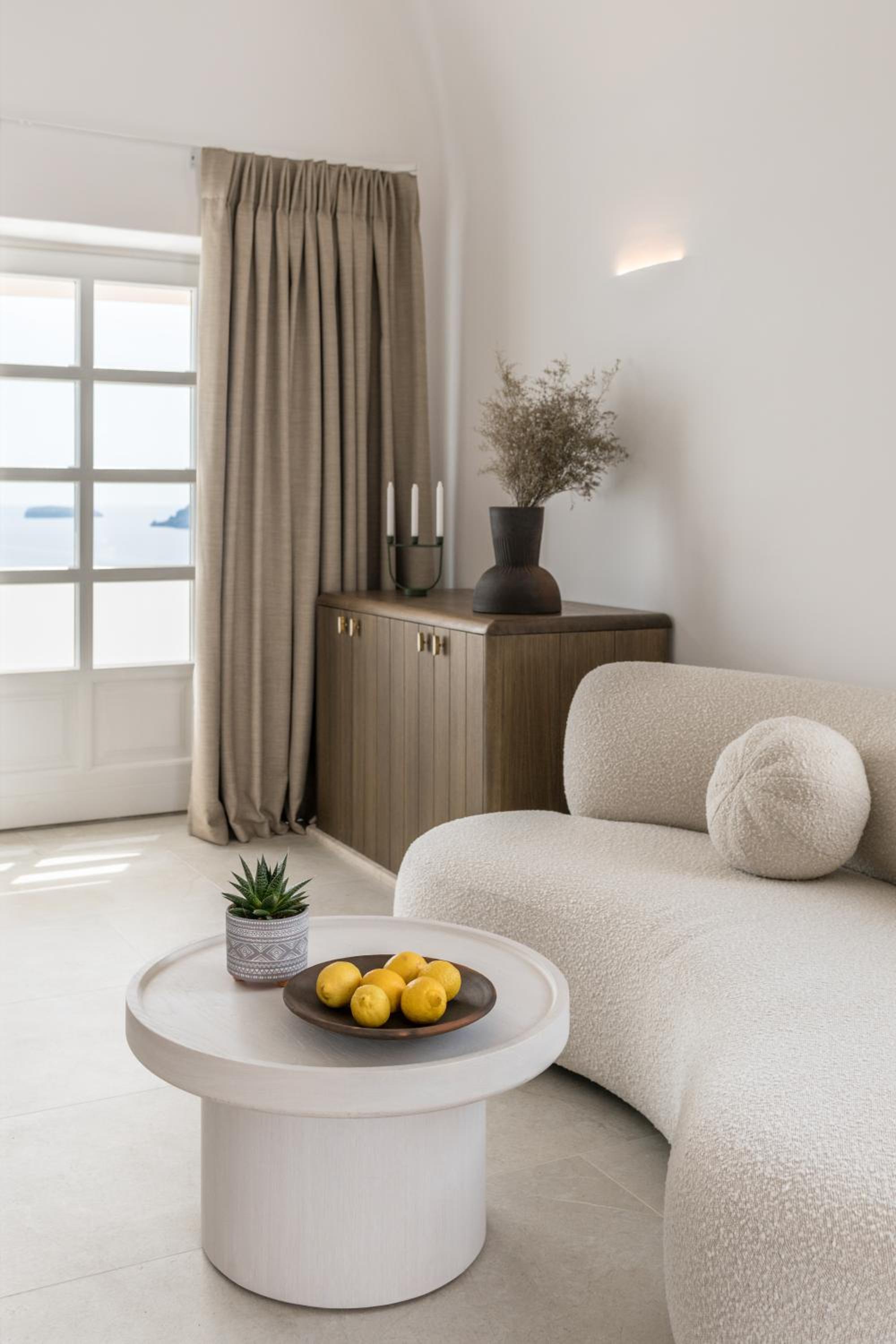 Executive Suite - Photo 3