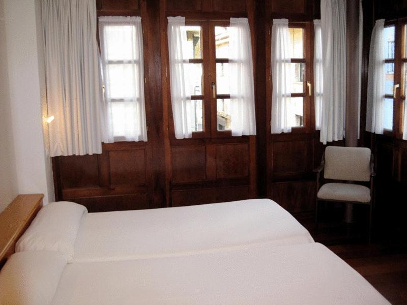 Double or Twin Room - Photo 5