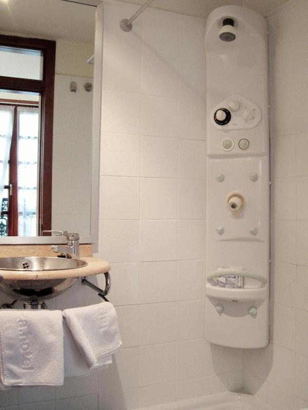 Double or Twin Room - Photo 3