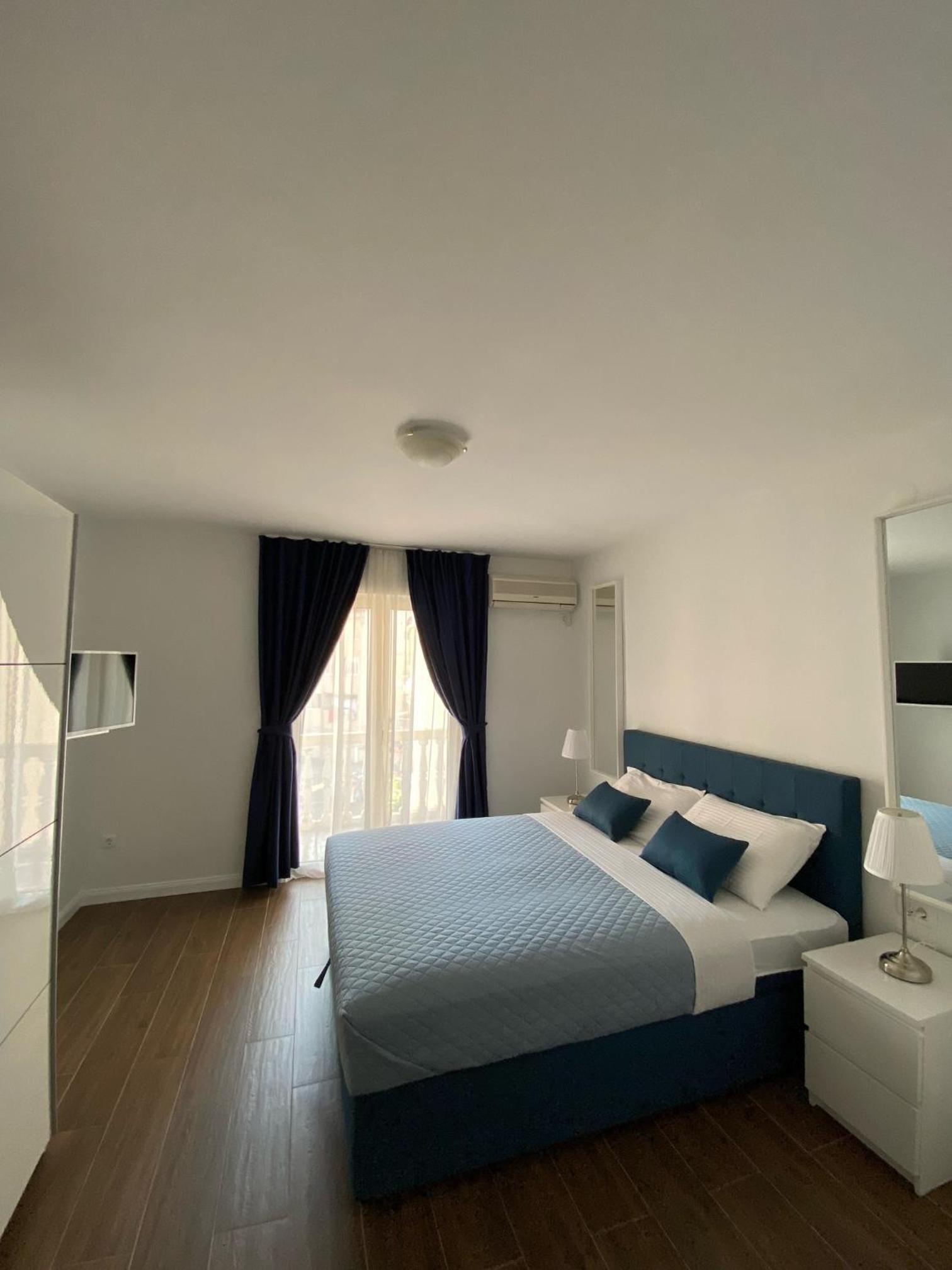 One Bedroom Apartment with Terrace and City View photo 1