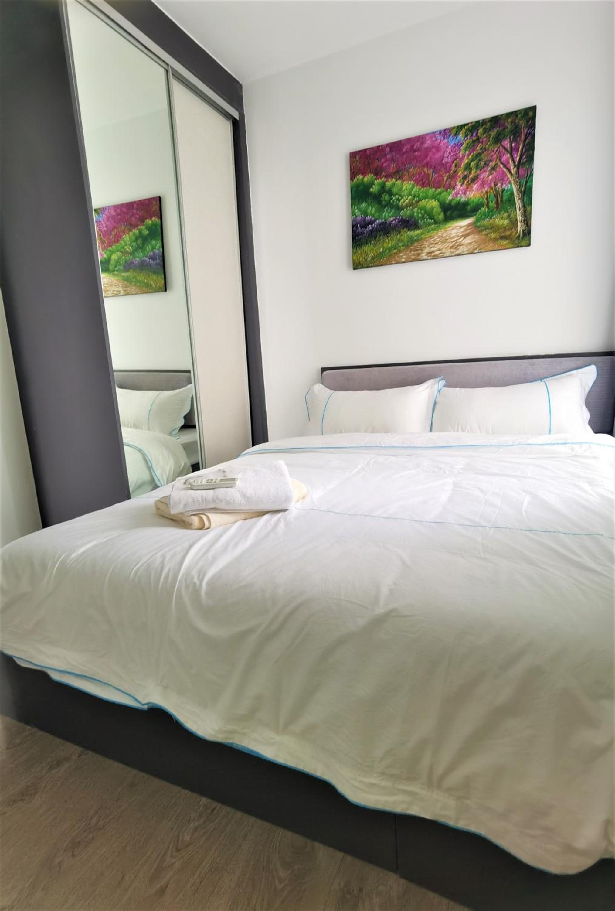 Two-Bedroom Apartment with Balcony and Sea View - Photo 4