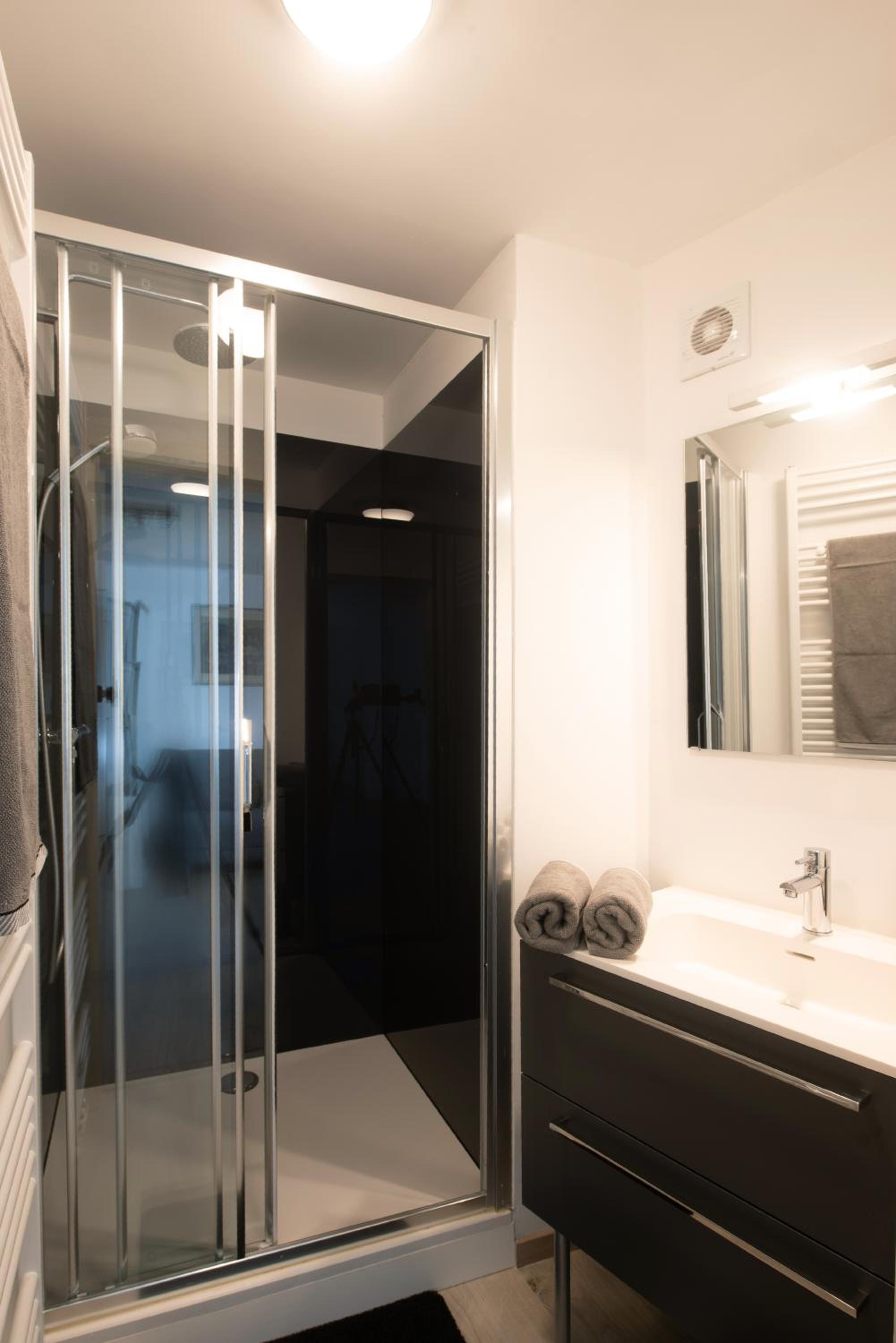 Two-Bedroom Apartment - Photo 10