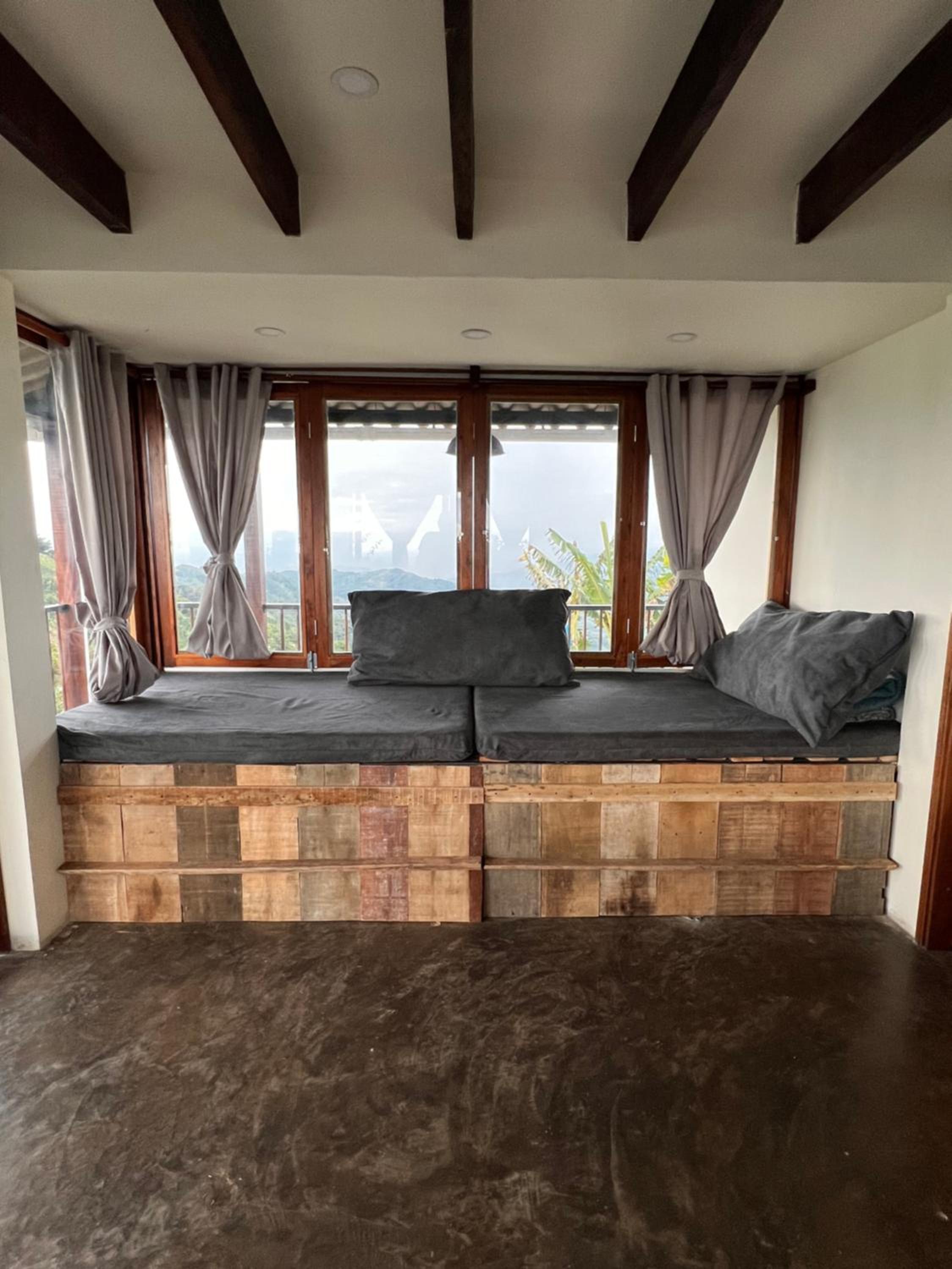 Queen Room with Balcony photo 2