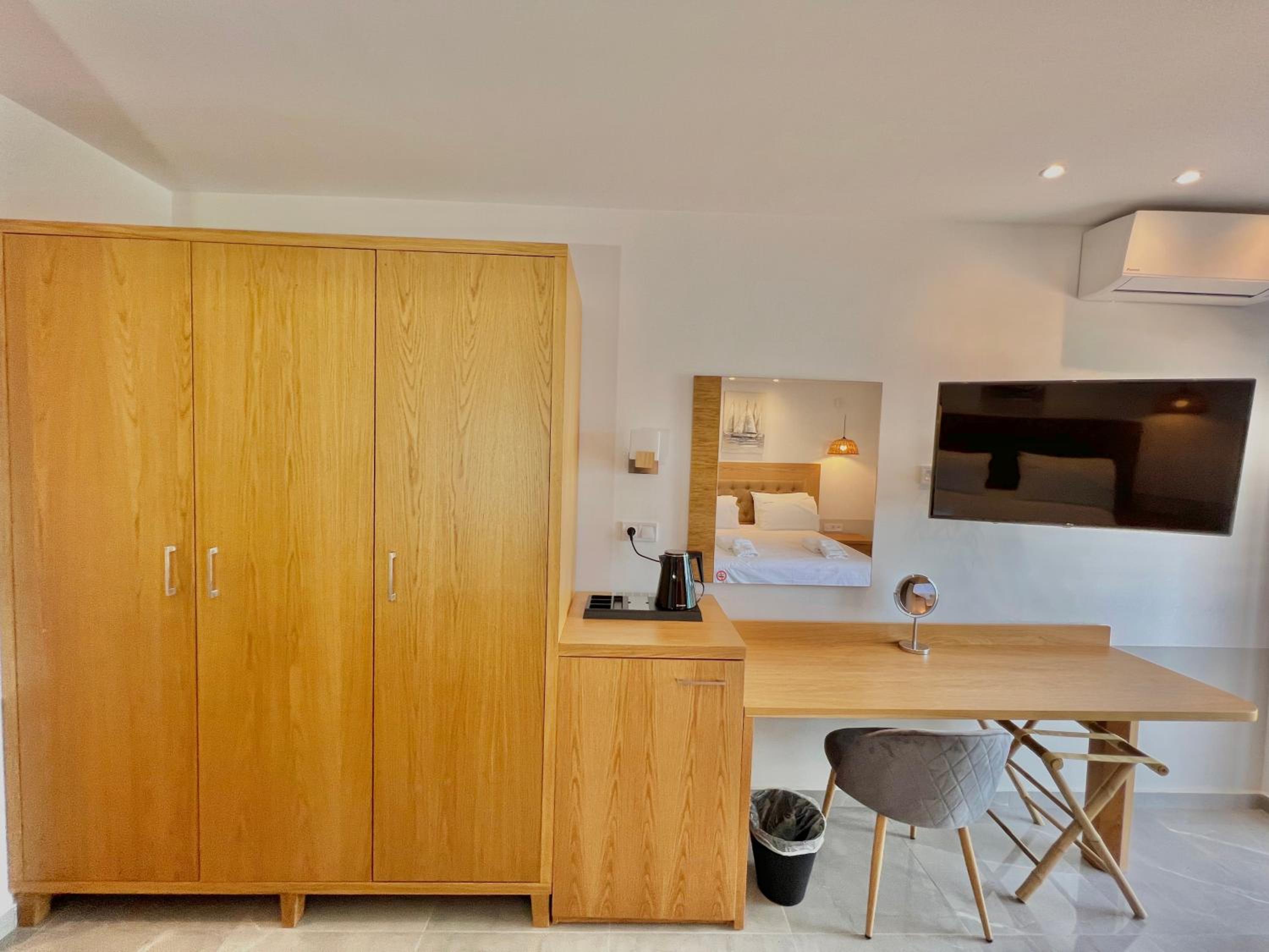 Deluxe Triple Room with Sea View photo 2