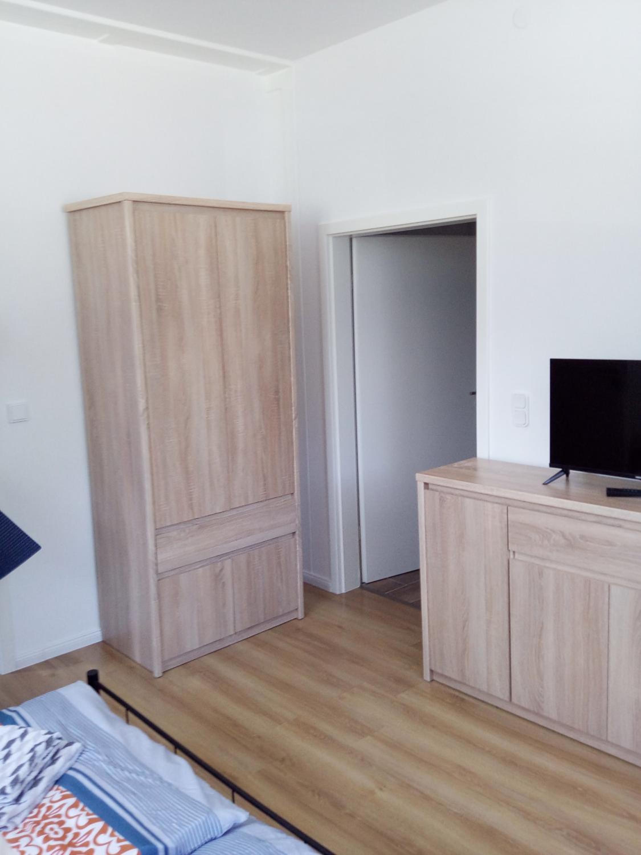 Large Double Room - Photo 24