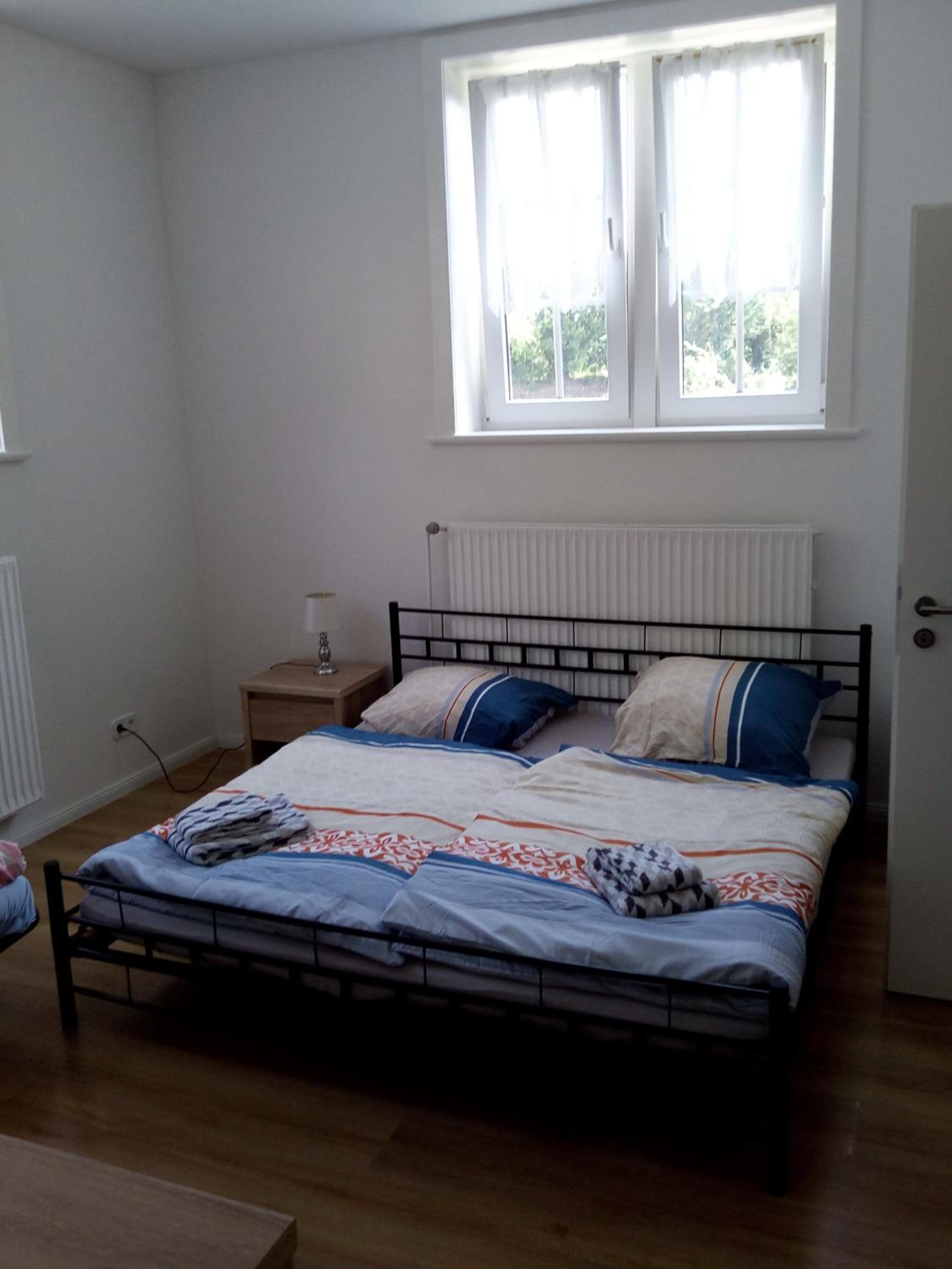 Large Double Room - Photo 7