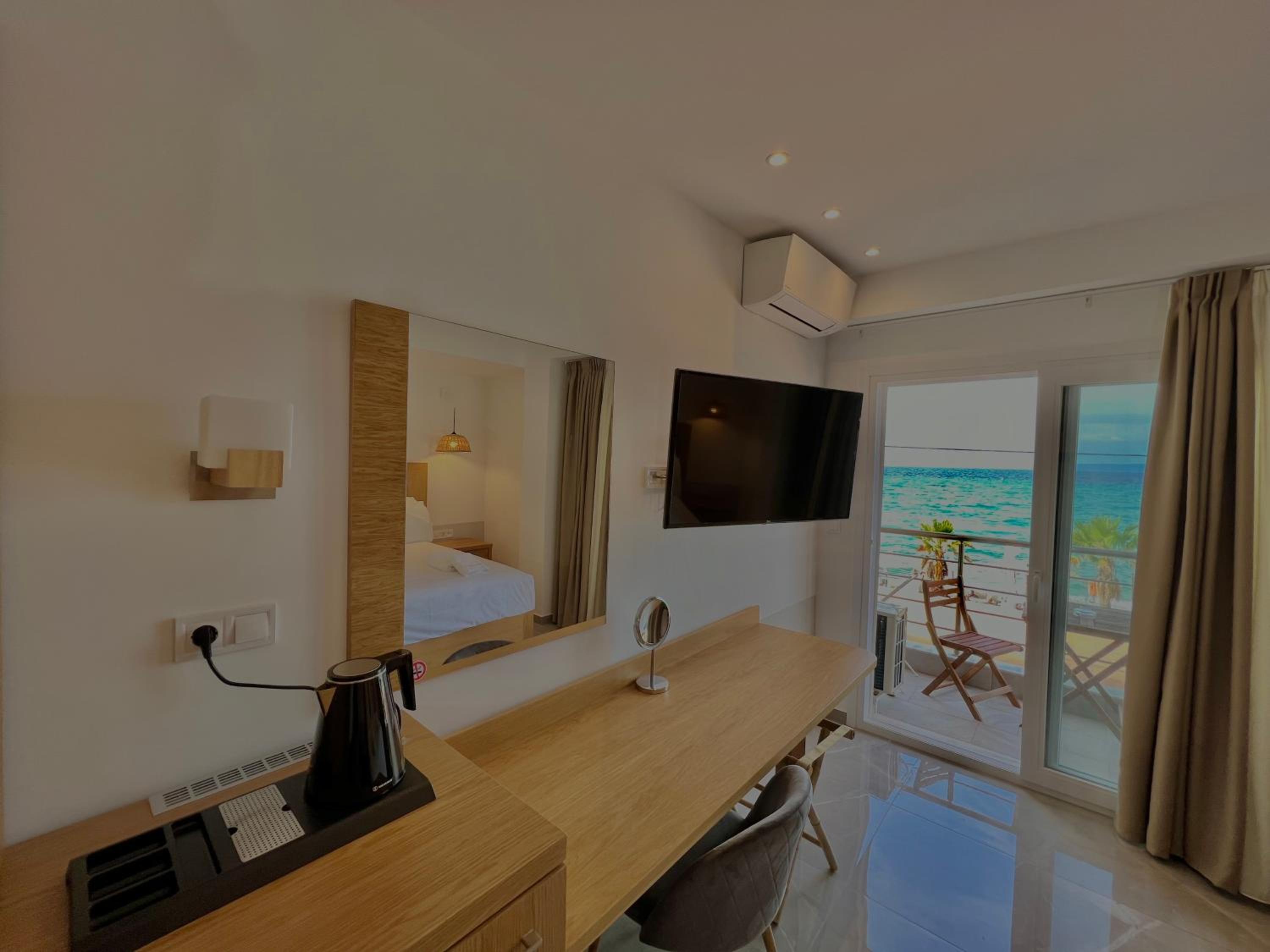 Deluxe Triple Room with Sea View