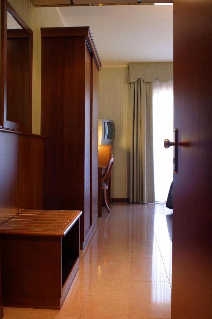 Double or Twin Room photo 3