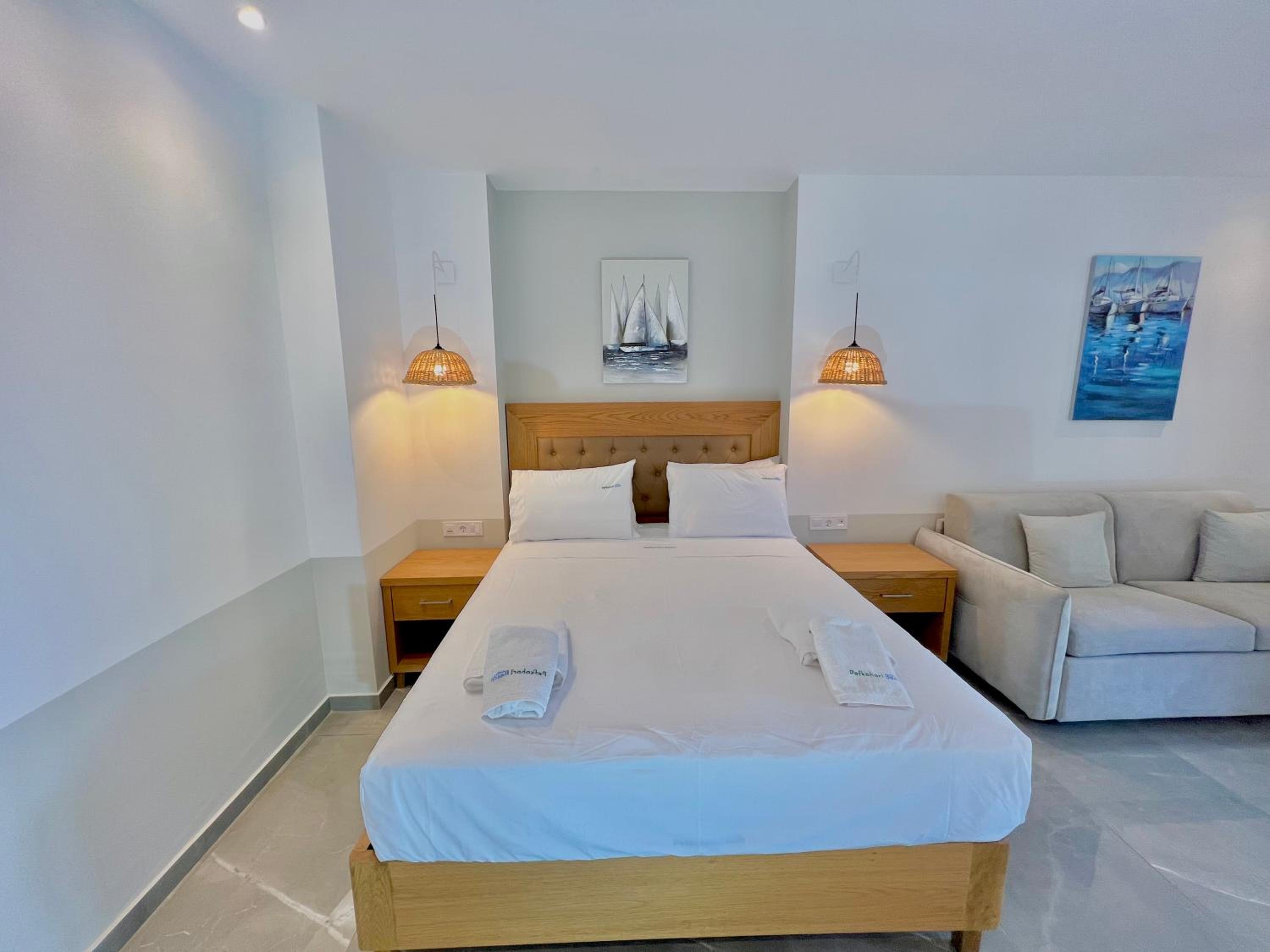 Family Room with Side Sea View photo 3