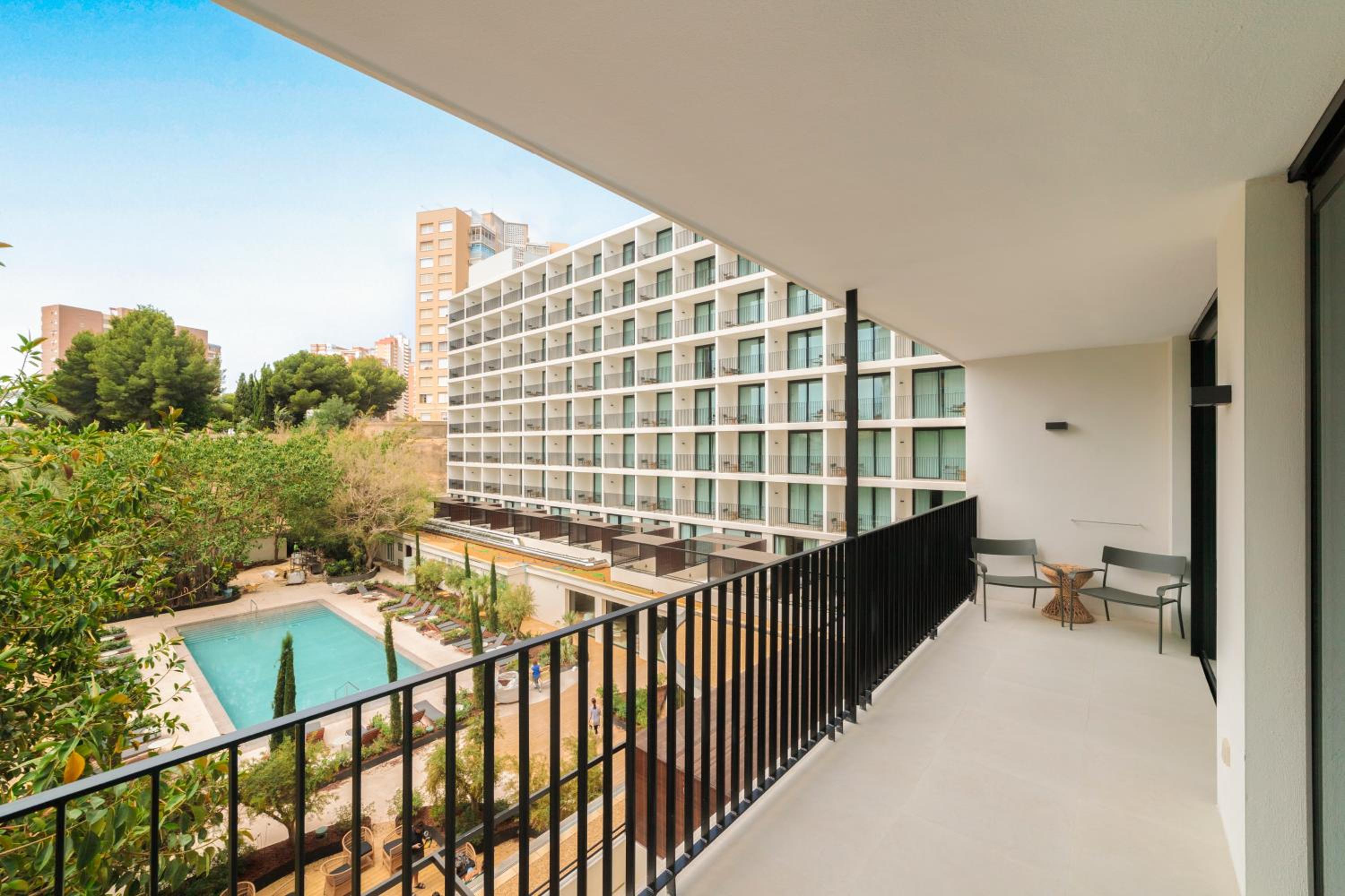 Deluxe Double Room with Terrace - Photo 4