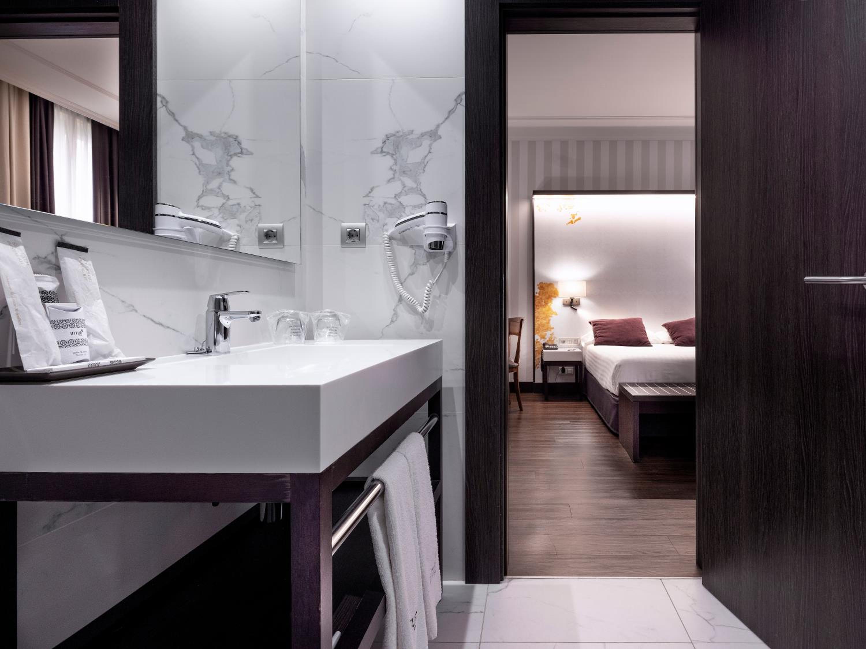 Standard Double Room - Photo 6