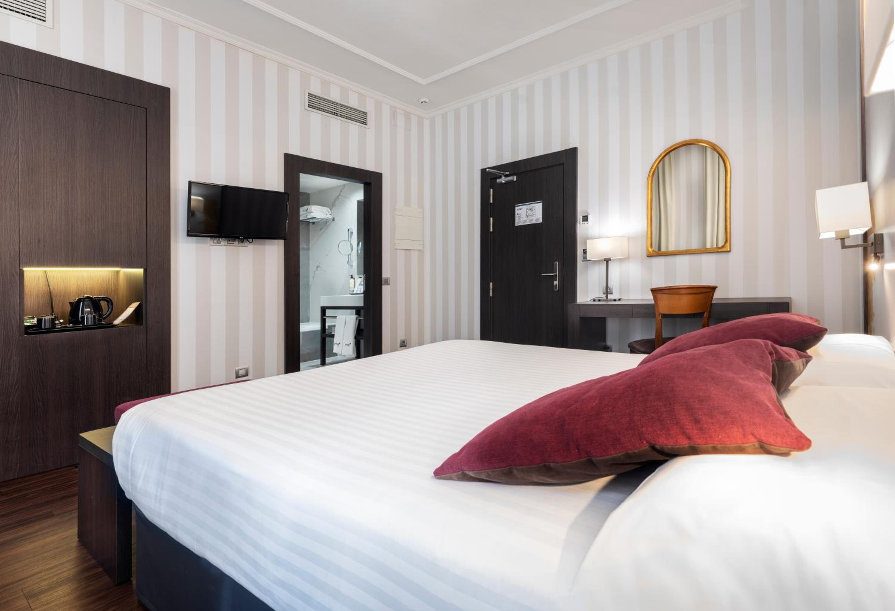 Standard Double Room - Photo 5