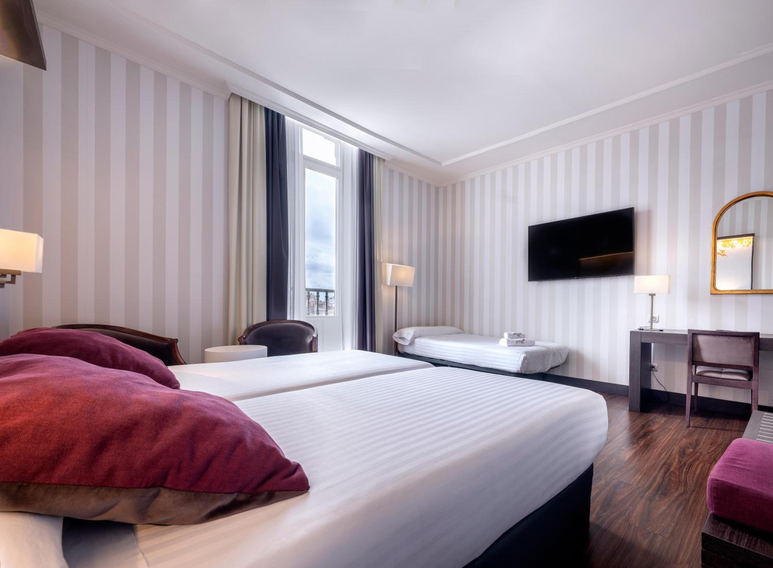 Double or Twin Room with Extra Bed photo 2