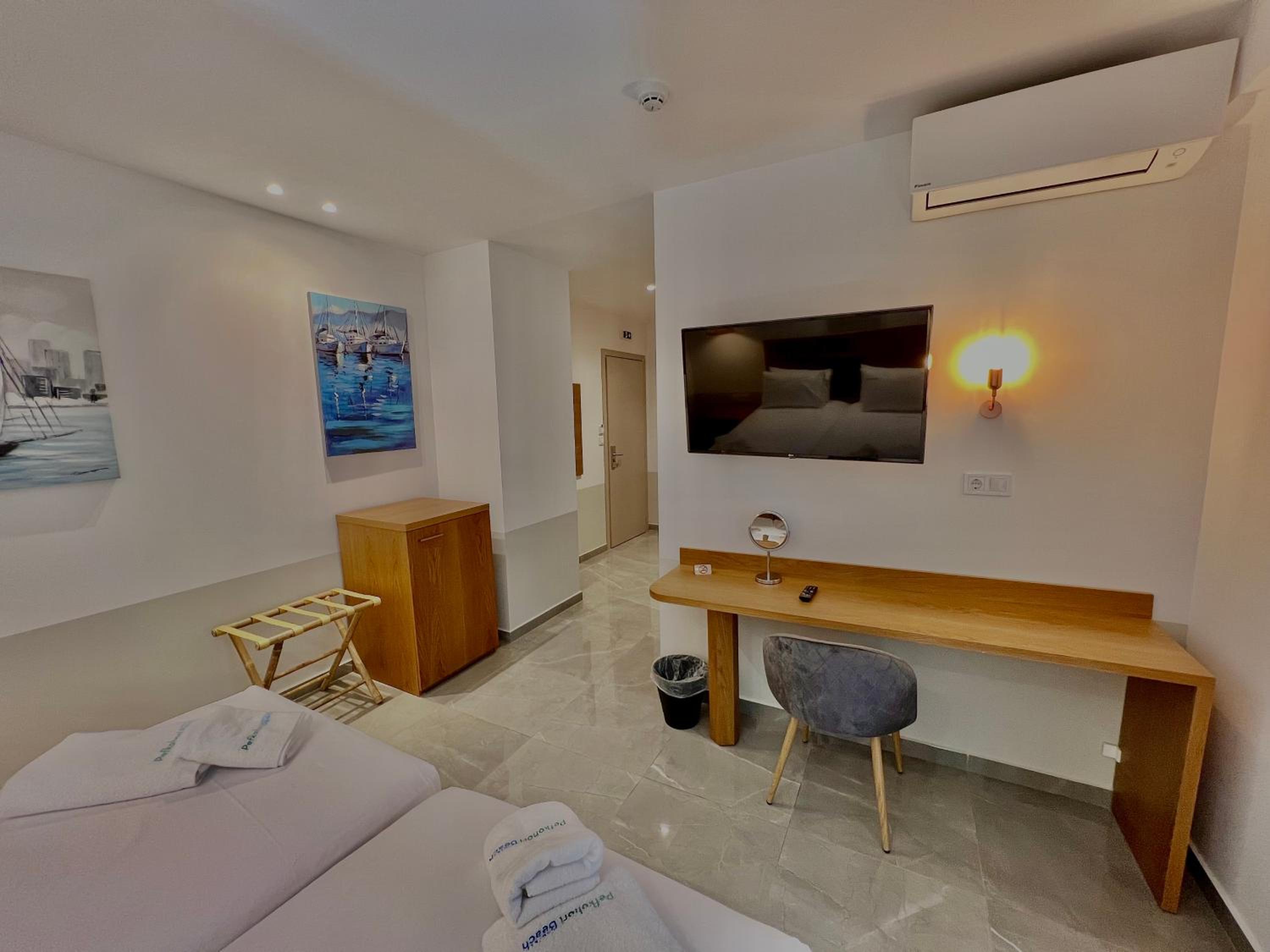 Economy Twin Room photo 2