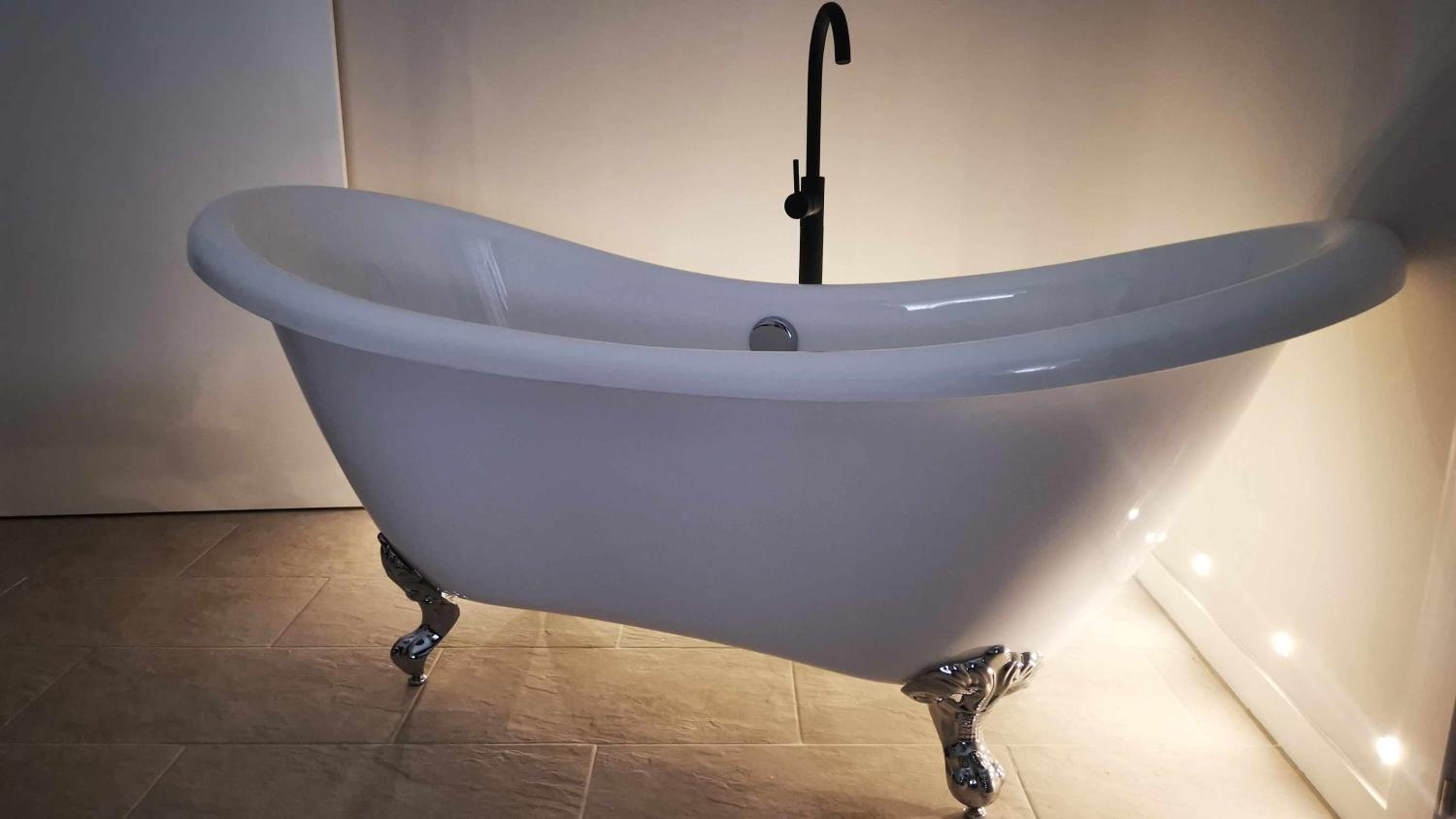 Deluxe Double Room with Bath - Photo 11