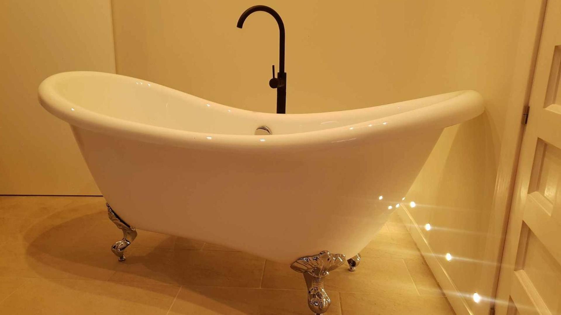 Deluxe Double Room with Bath - Photo 23