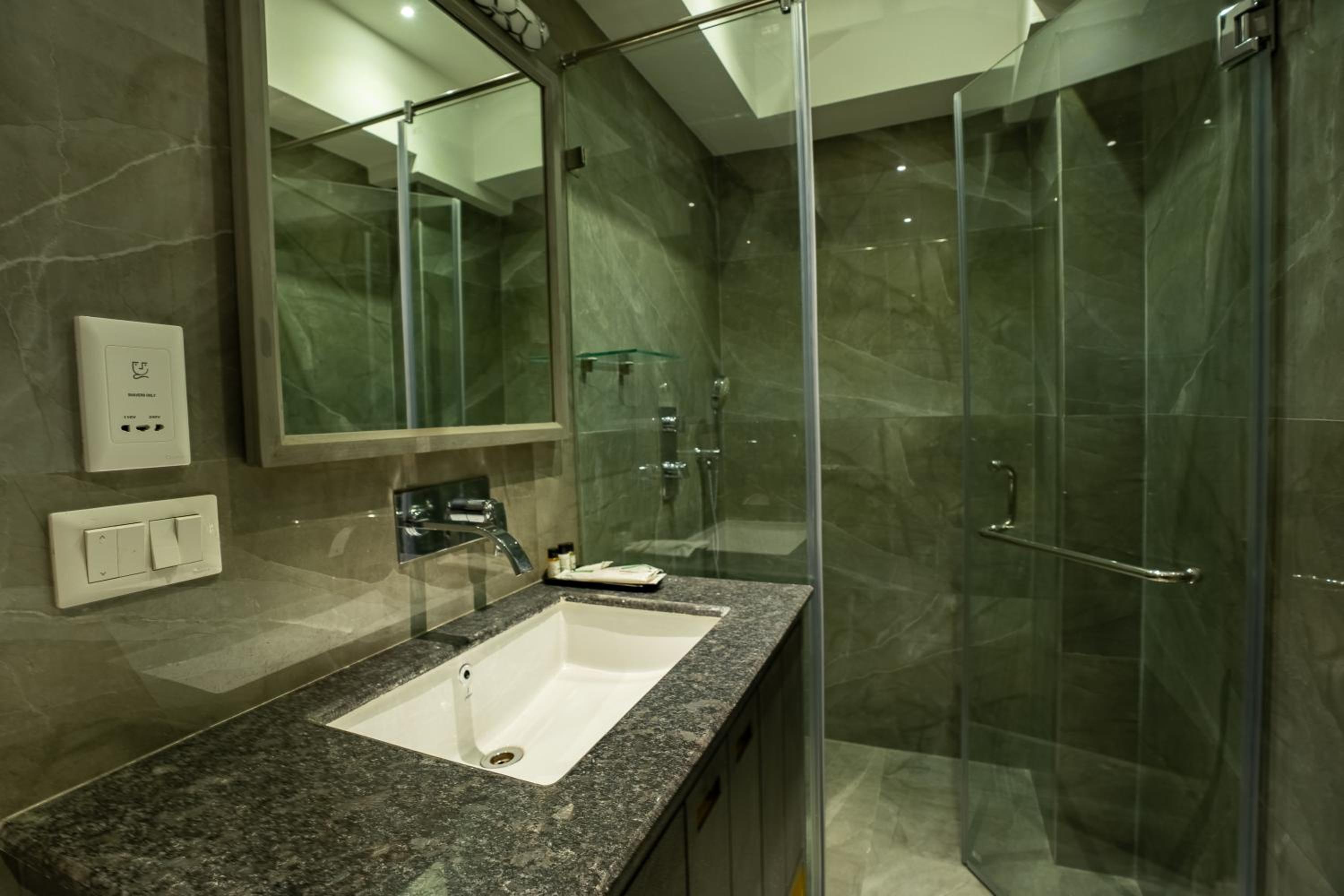 Standard Double Room - Photo 4