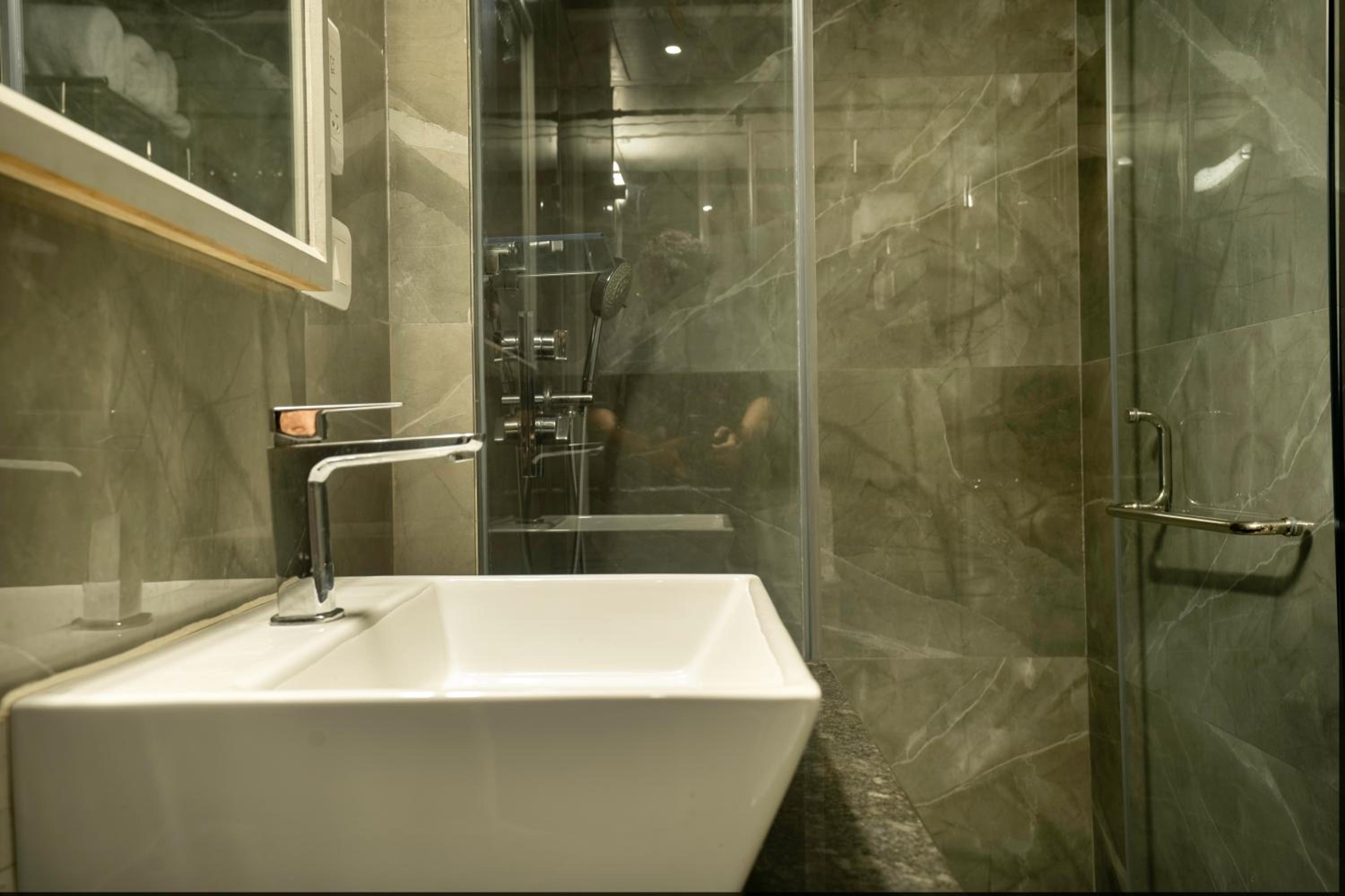 Standard Double Room - Photo 5