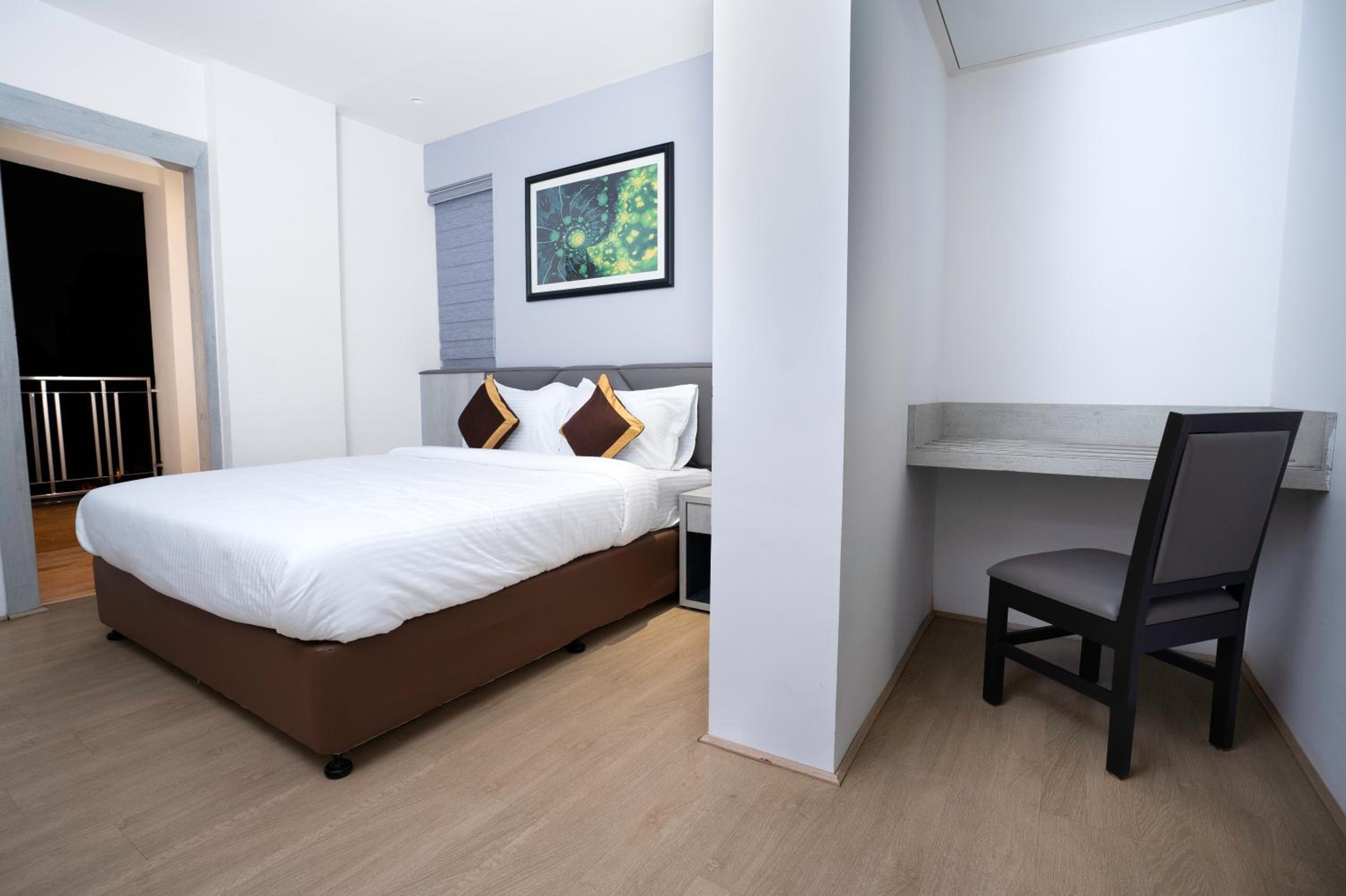King Room with Balcony - Photo 1