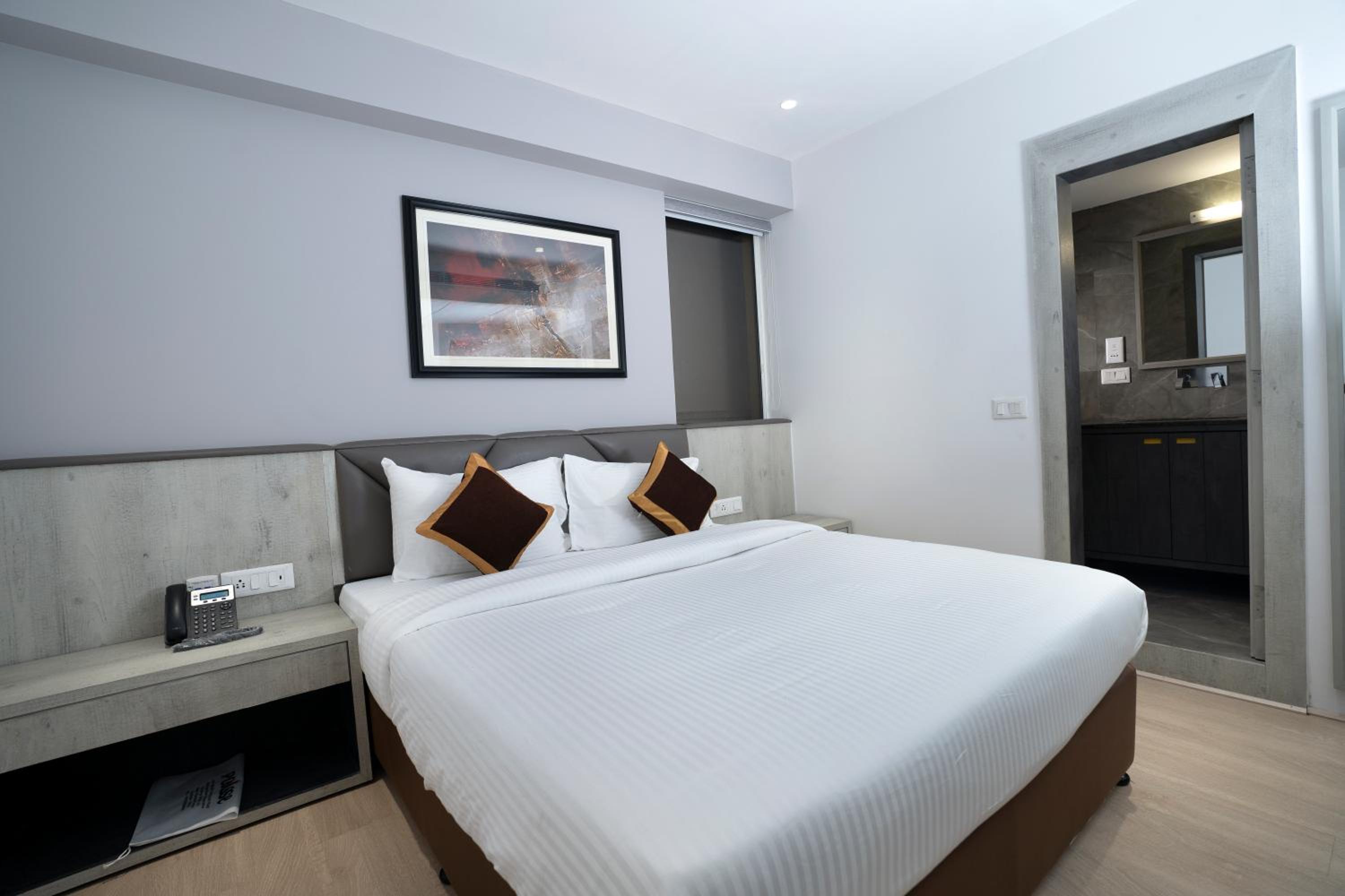 Standard Double Room - Photo 9