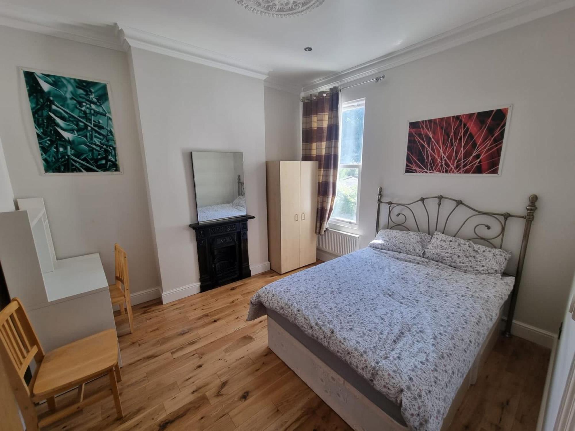 Double Room with Shared Bathroom photo 1