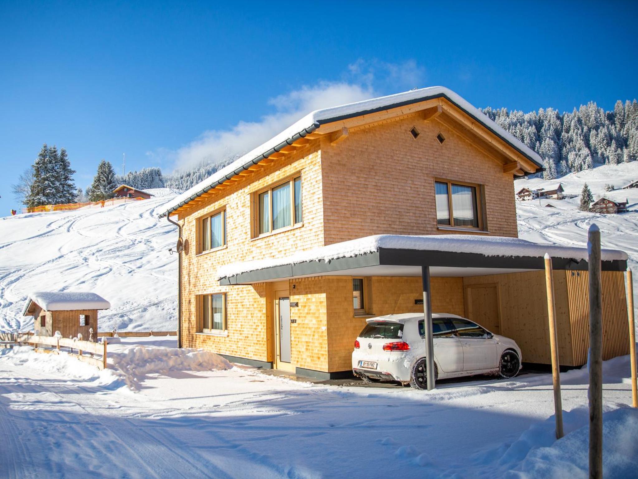 Three-Bedroom House photo 2