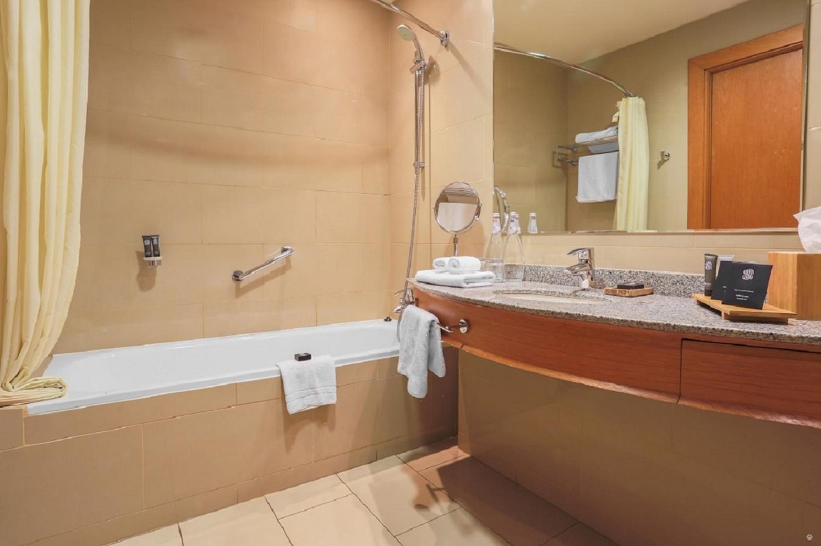 Executive Twin Room - Photo 13