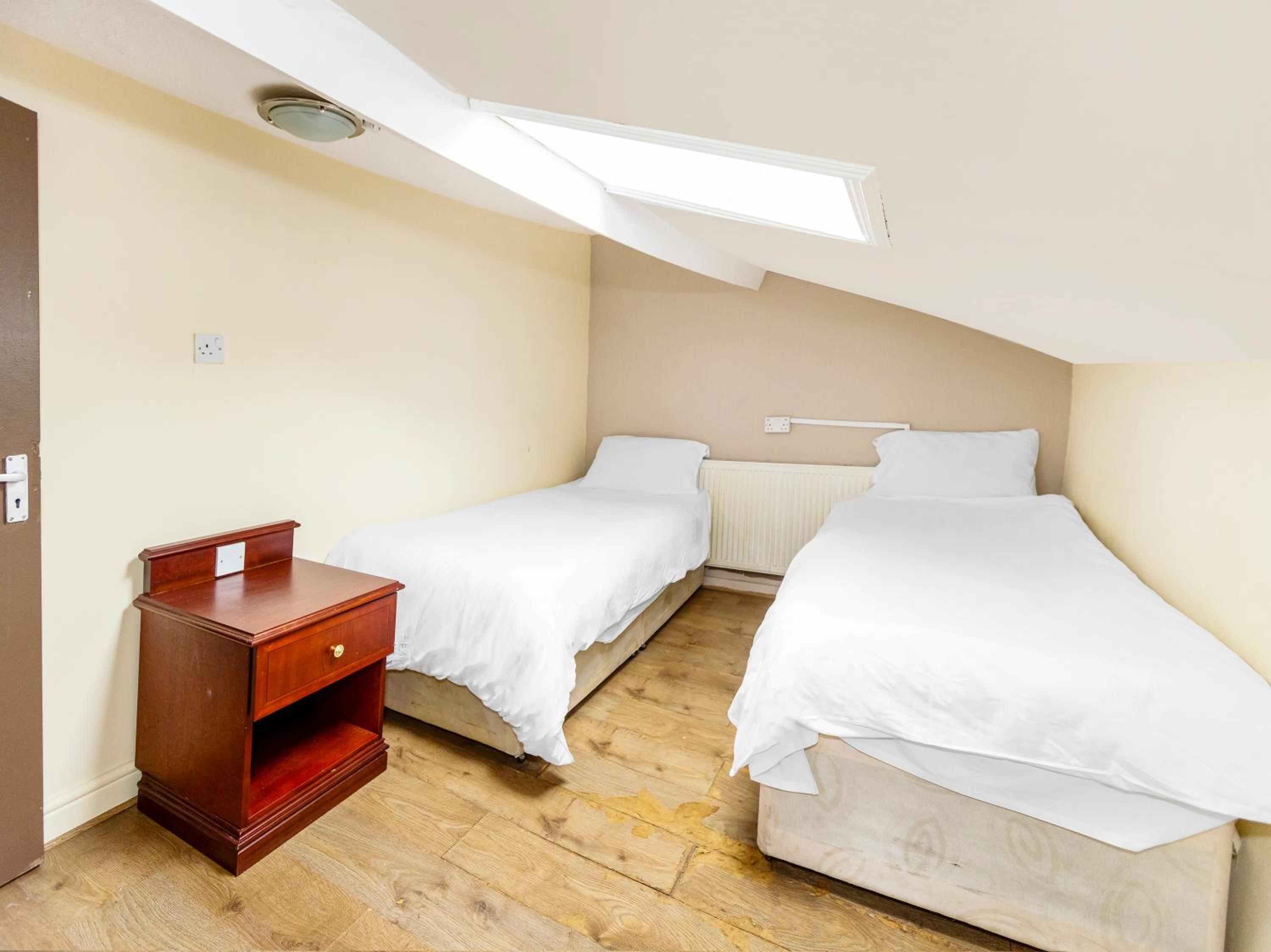 Standard Twin Room photo 3