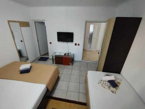 Triple Room with Private Bathroom photo 2