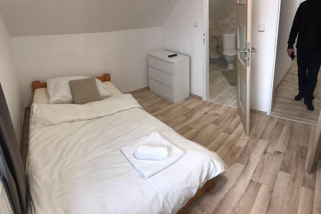One-Bedroom Apartment - Photo 7