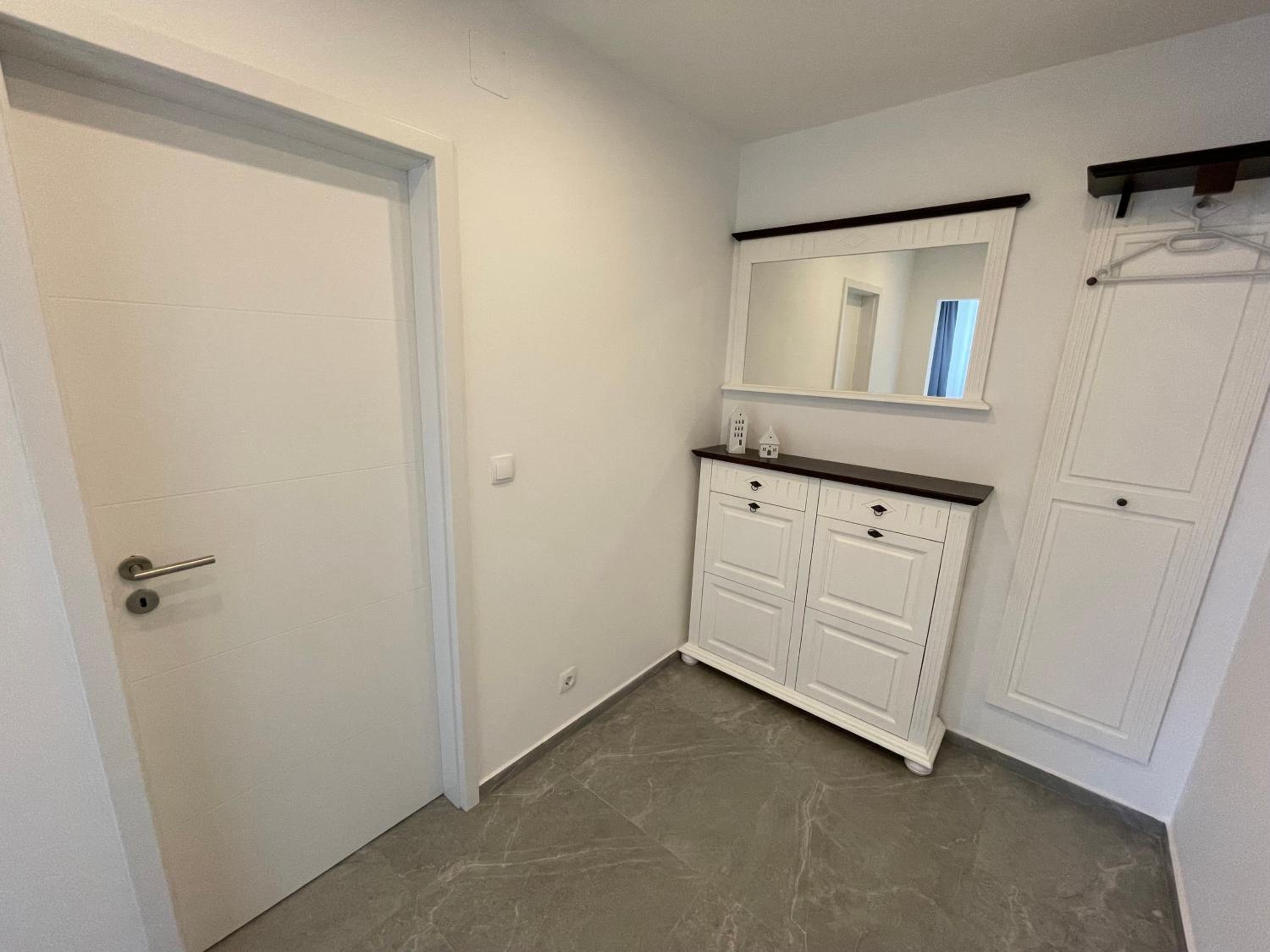 Apartment with Shower - Photo 3