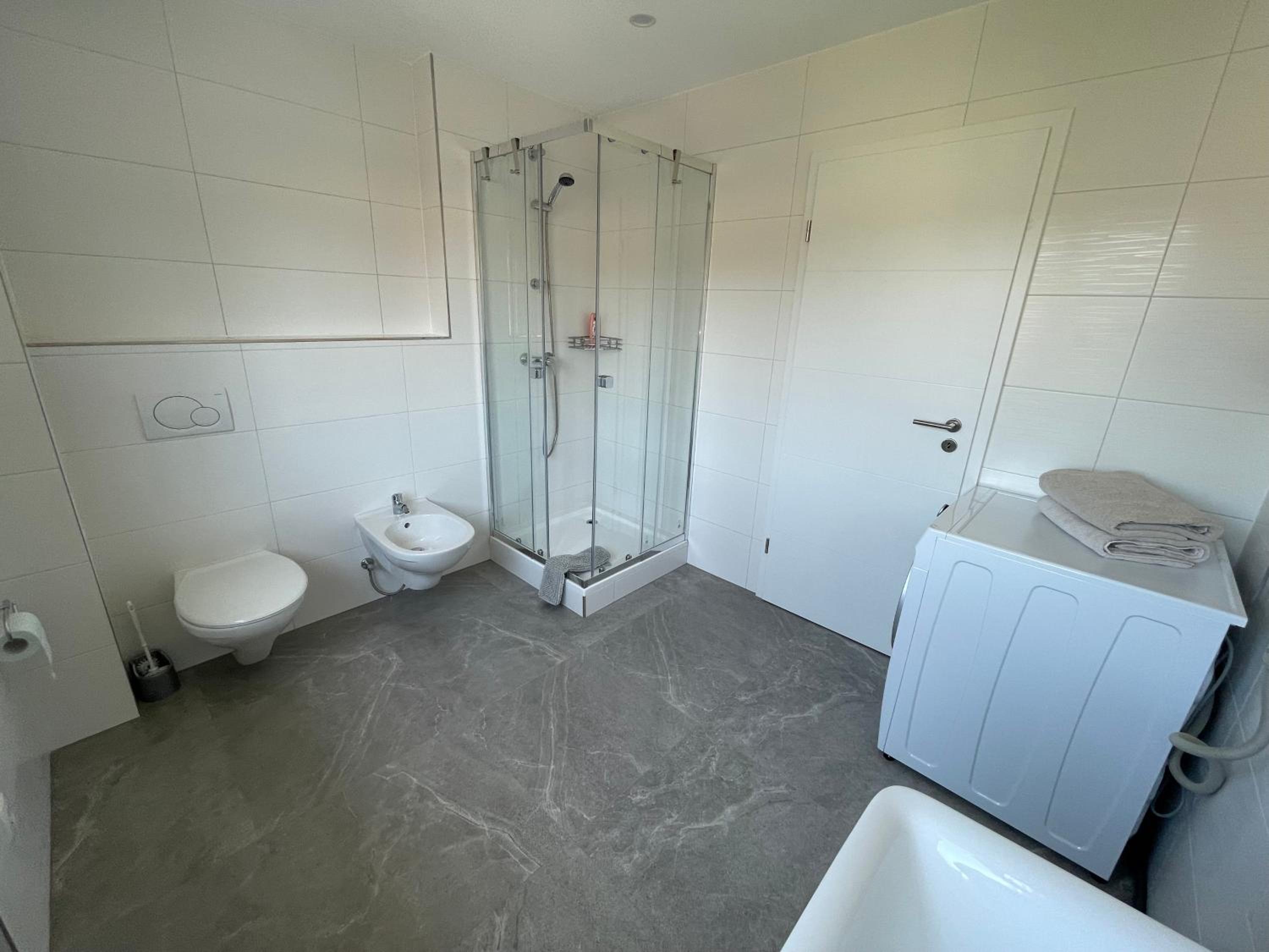 Apartment with Shower - Photo 9