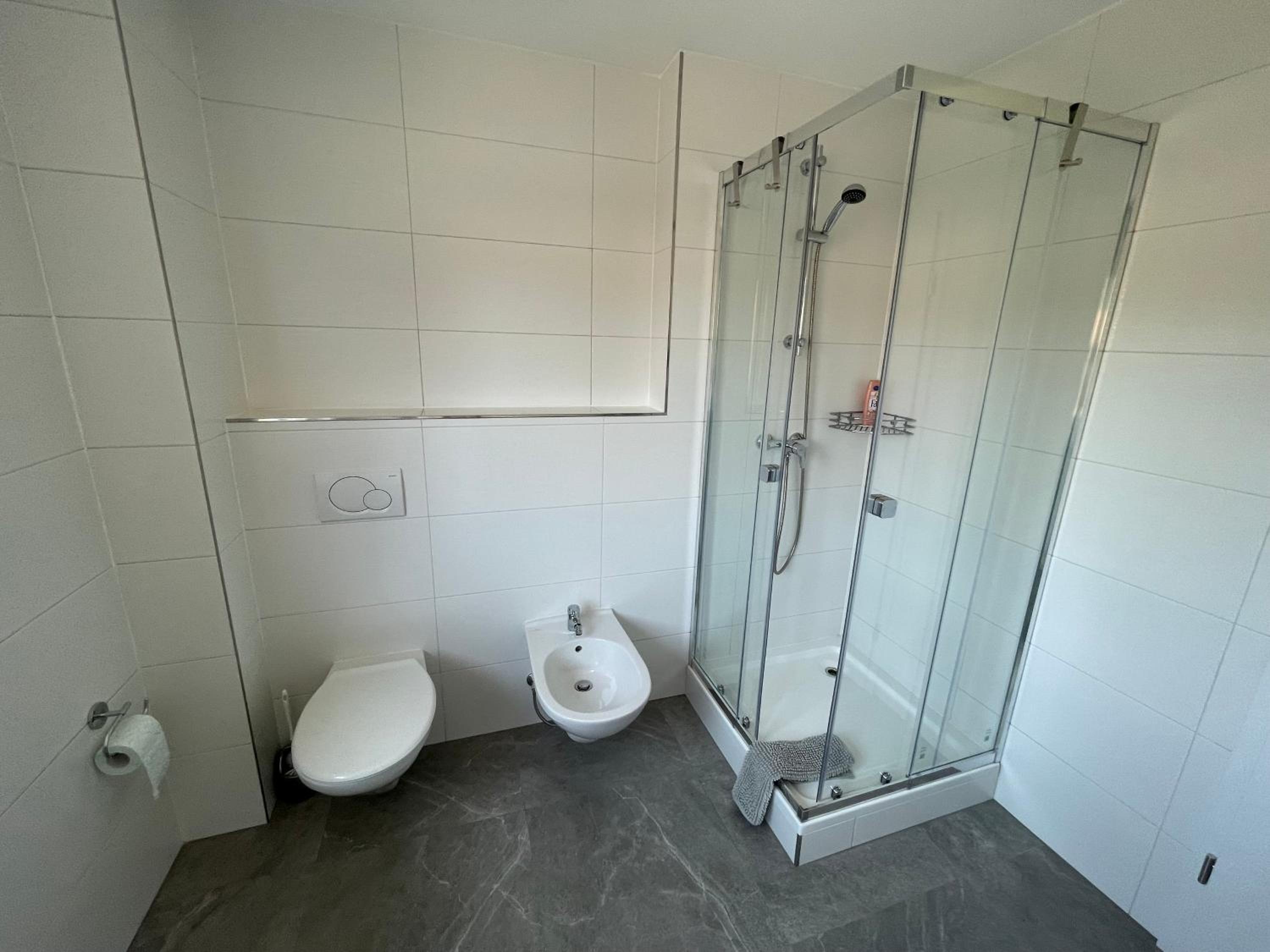 Apartment with Shower - Photo 6