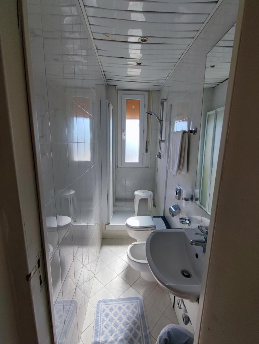 Family Room with Private Bathroom photo 2