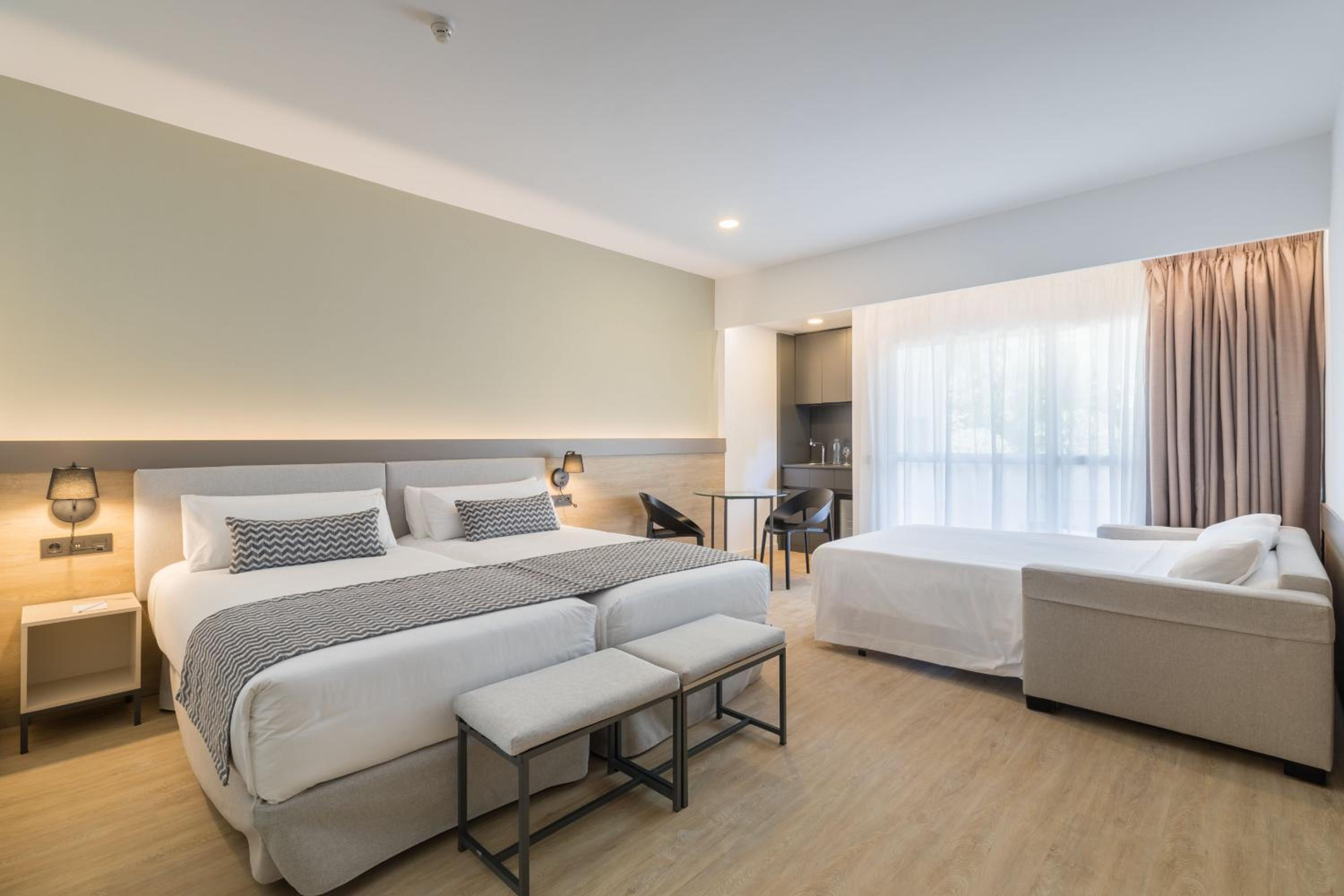 Superior Triple Room (3 Adults) - Photo 3