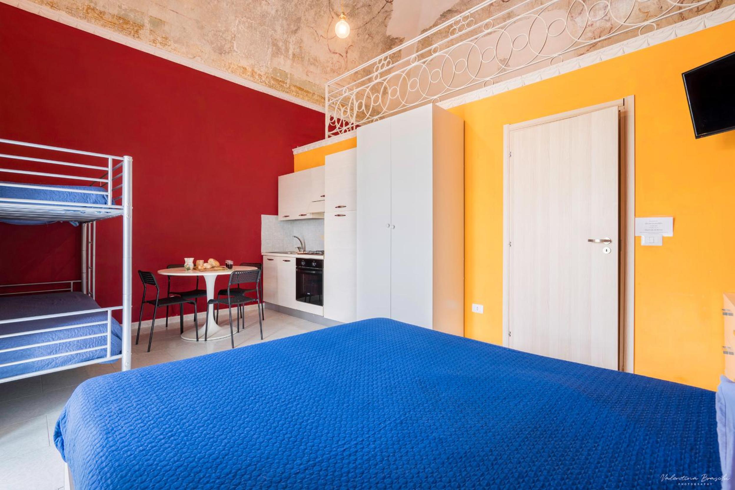 Large Studio with Private External Toilet photo 1