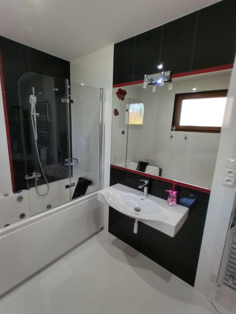 Double Room - Photo 7