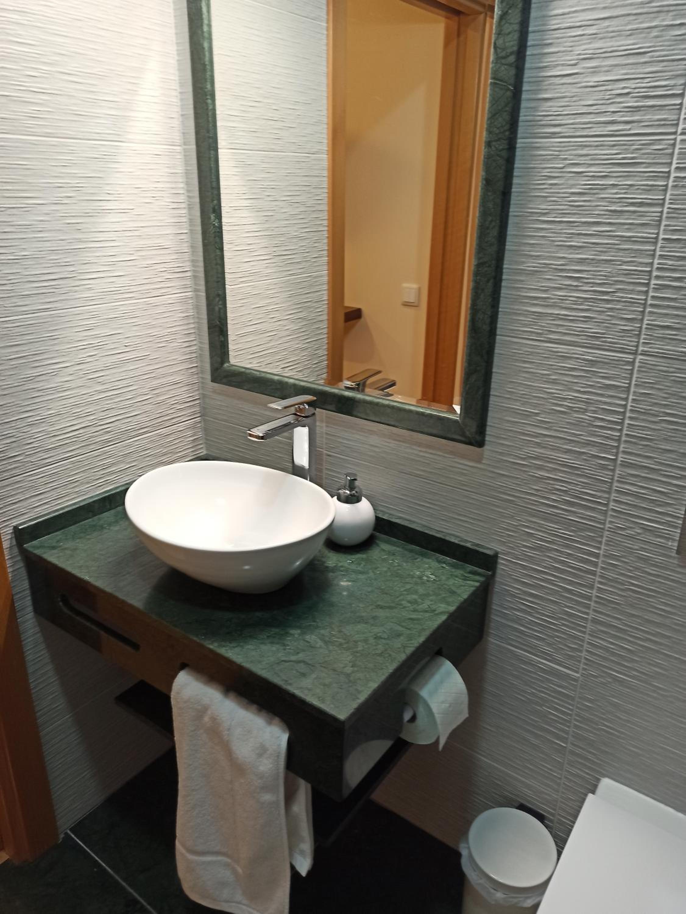 Double Room with Private Bathroom - Photo 2