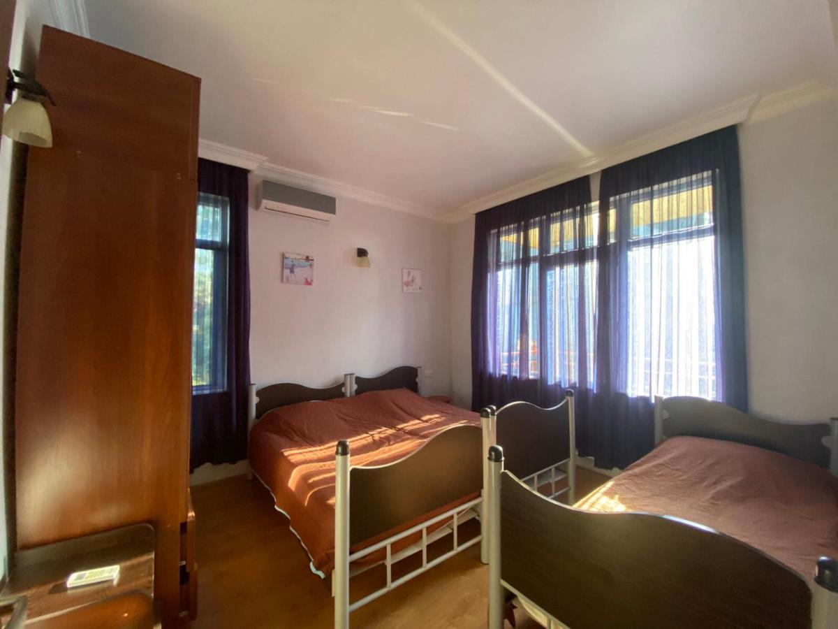 One-Bedroom House photo 1
