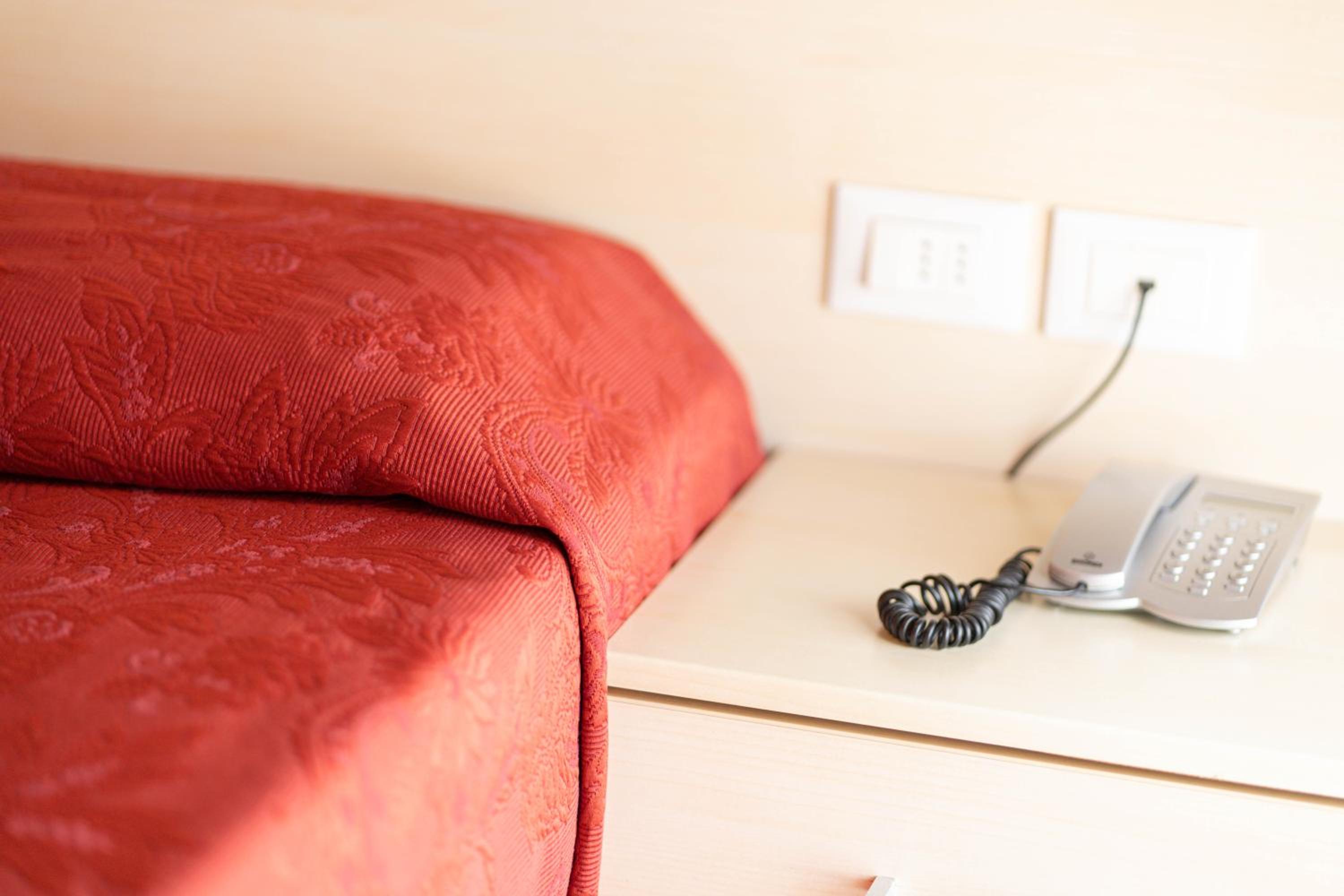 Standard Twin Room - Photo 16