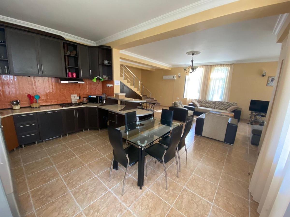 One-Bedroom House photo 2