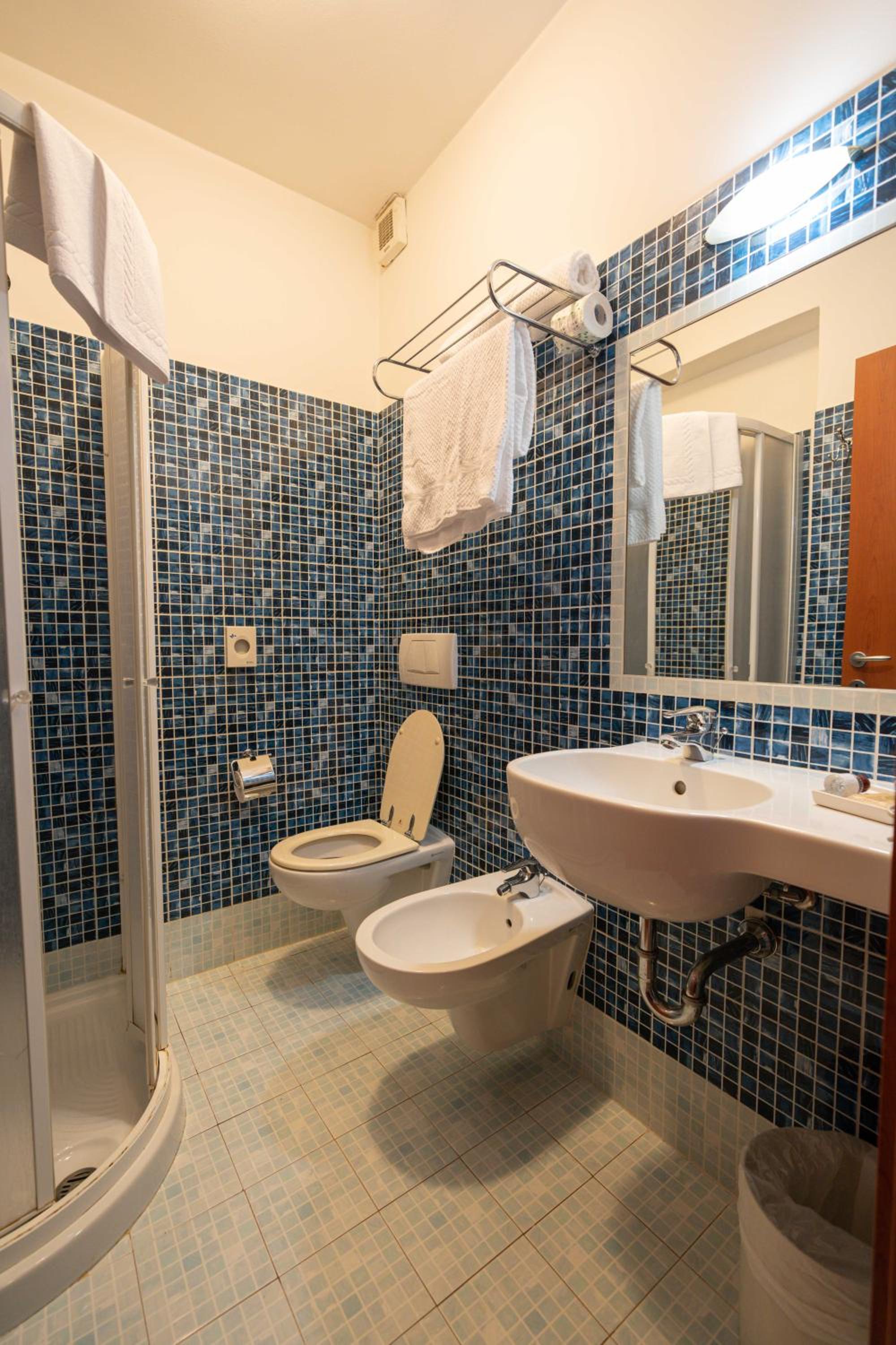 Standard Double Room - Photo 4