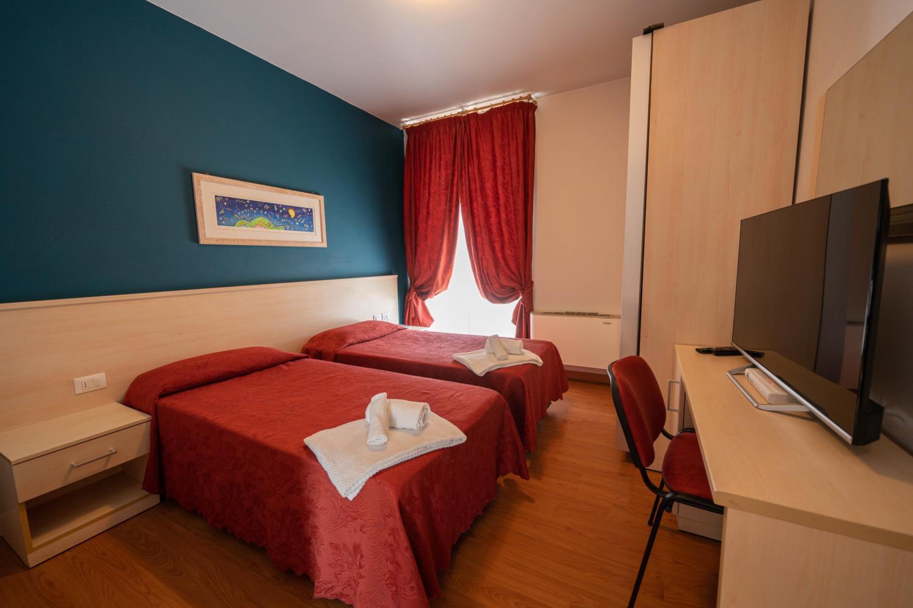 Standard Twin Room - Photo 12