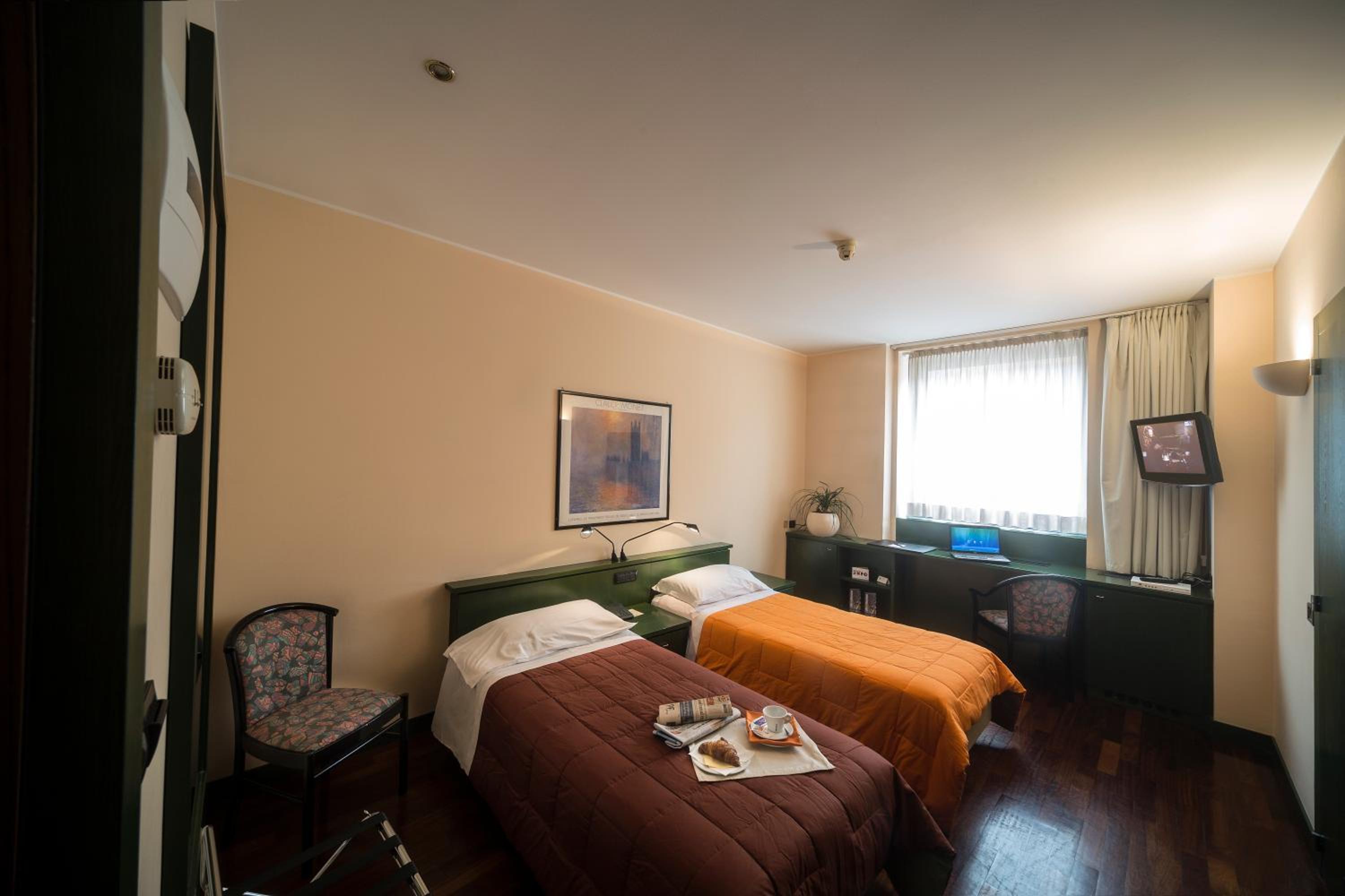 Twin Room - Photo 1